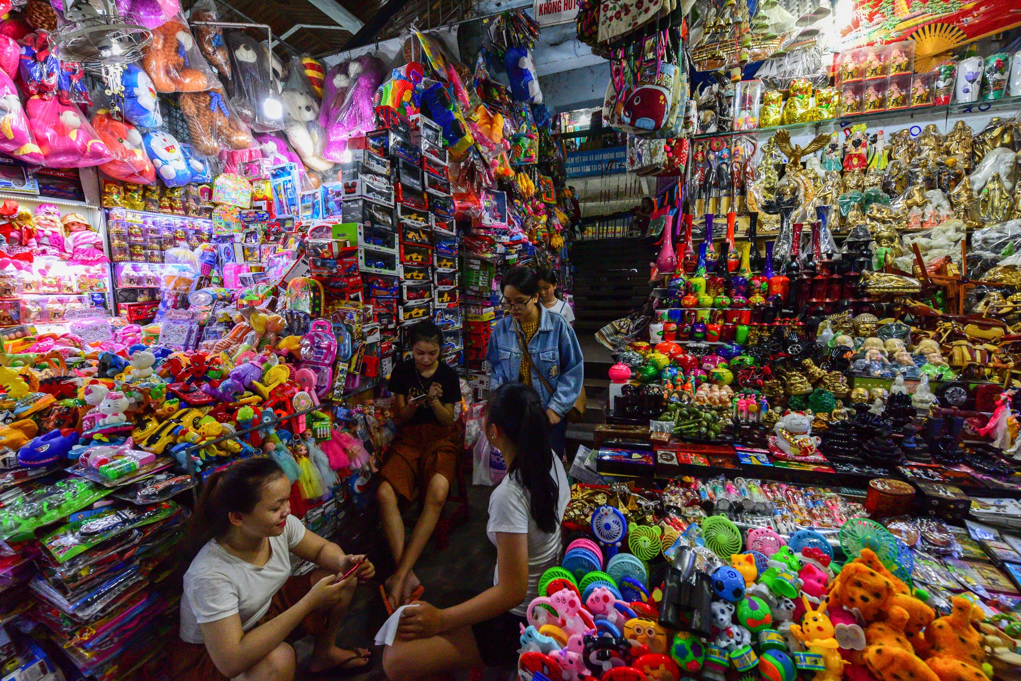 cho Dong Ba o Hue anh 15