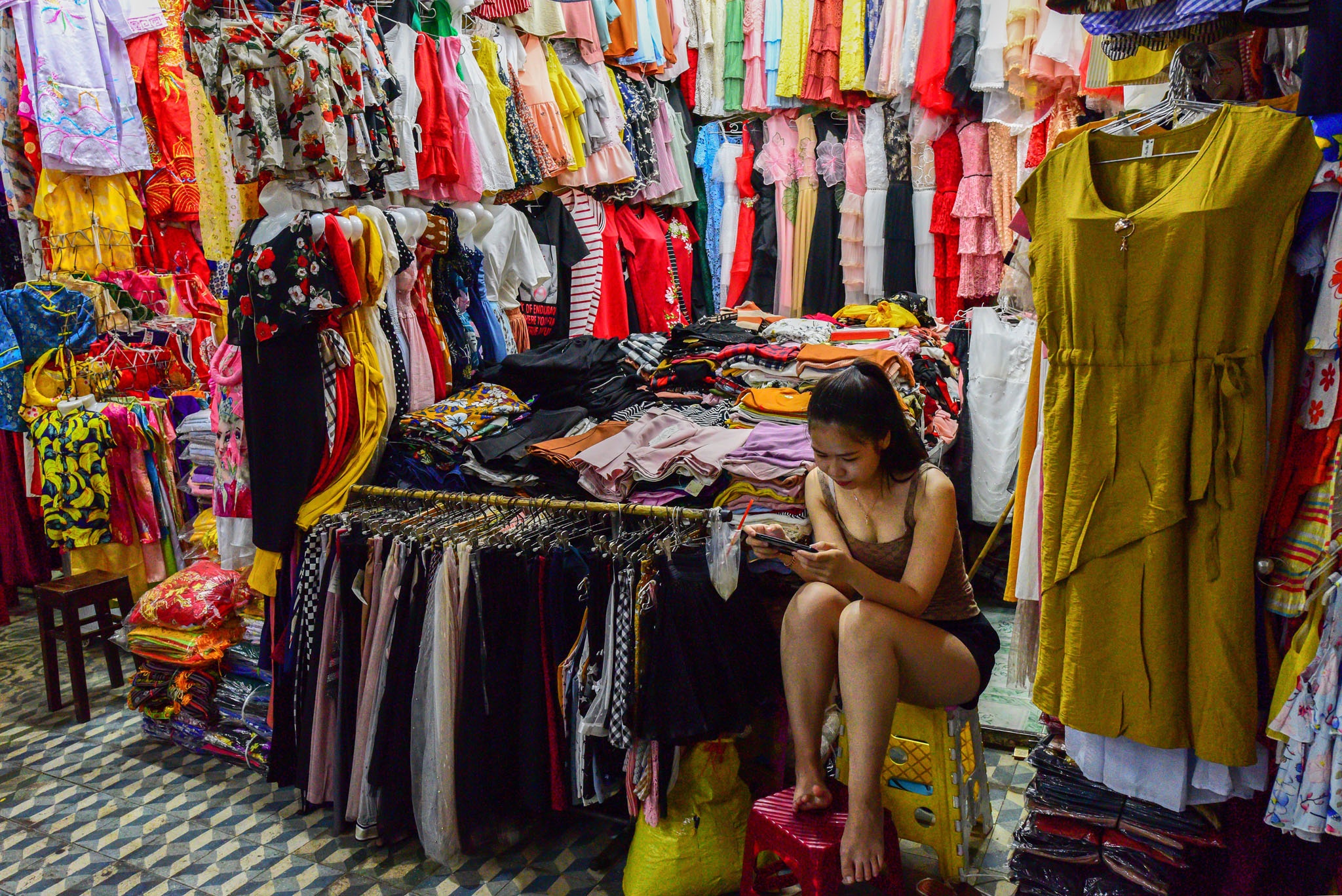 cho Dong Ba o Hue anh 17