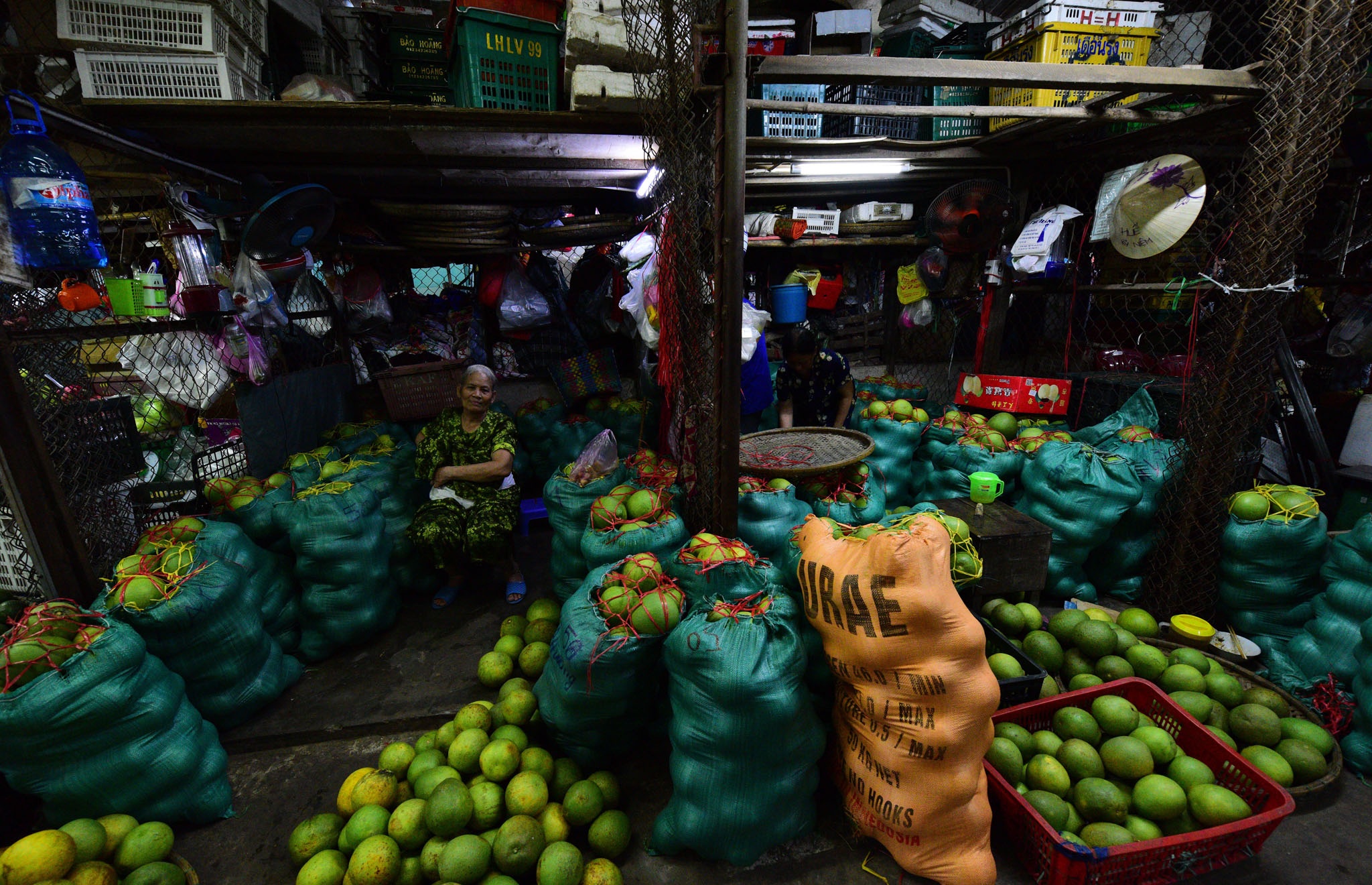 cho Dong Ba o Hue anh 19