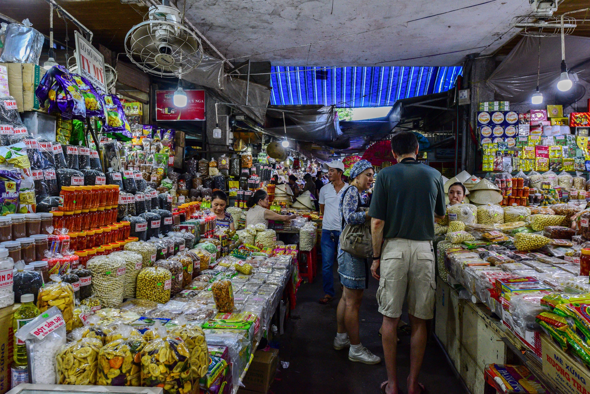 cho Dong Ba o Hue anh 2