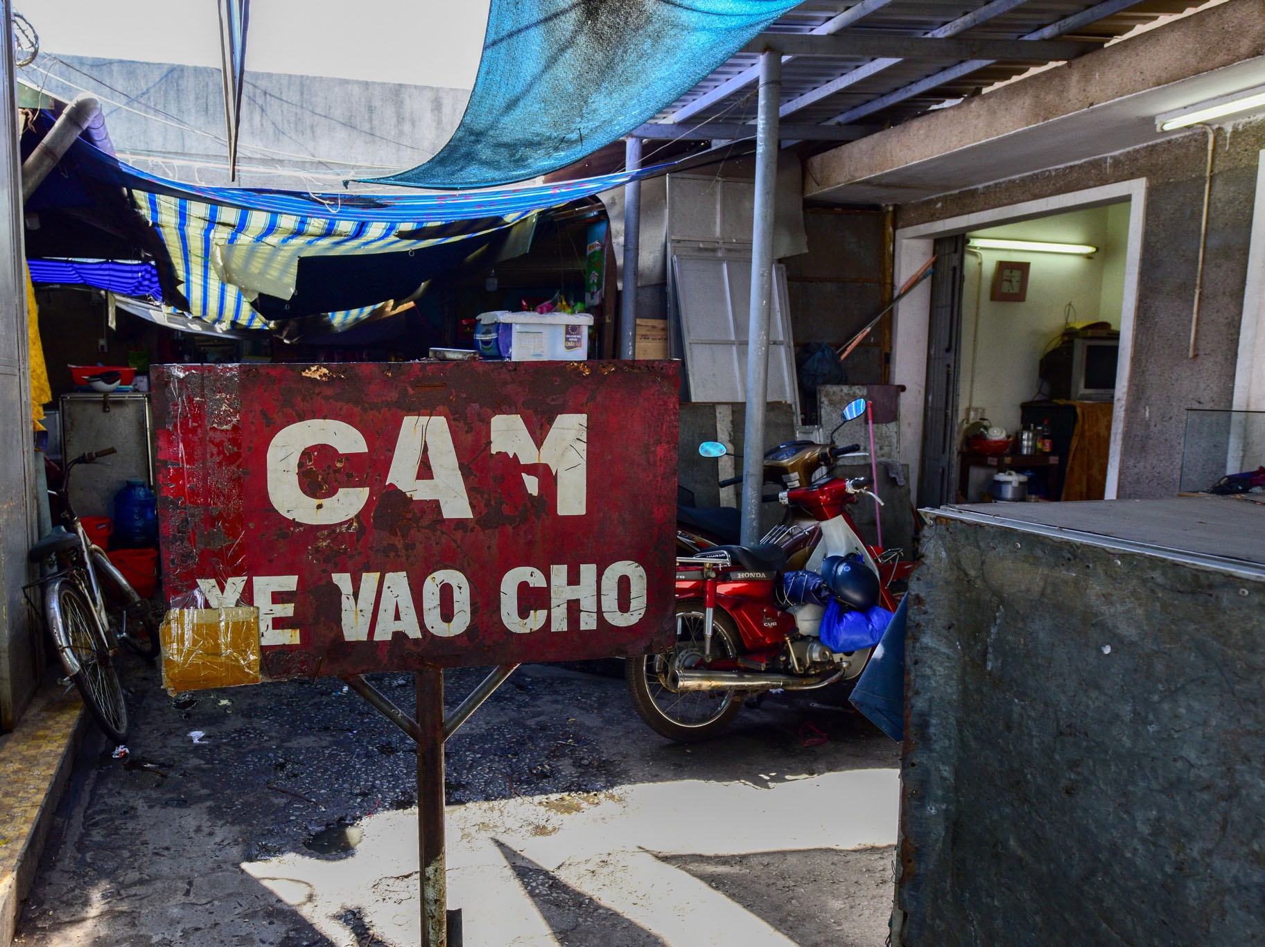 cho Dong Ba o Hue anh 7