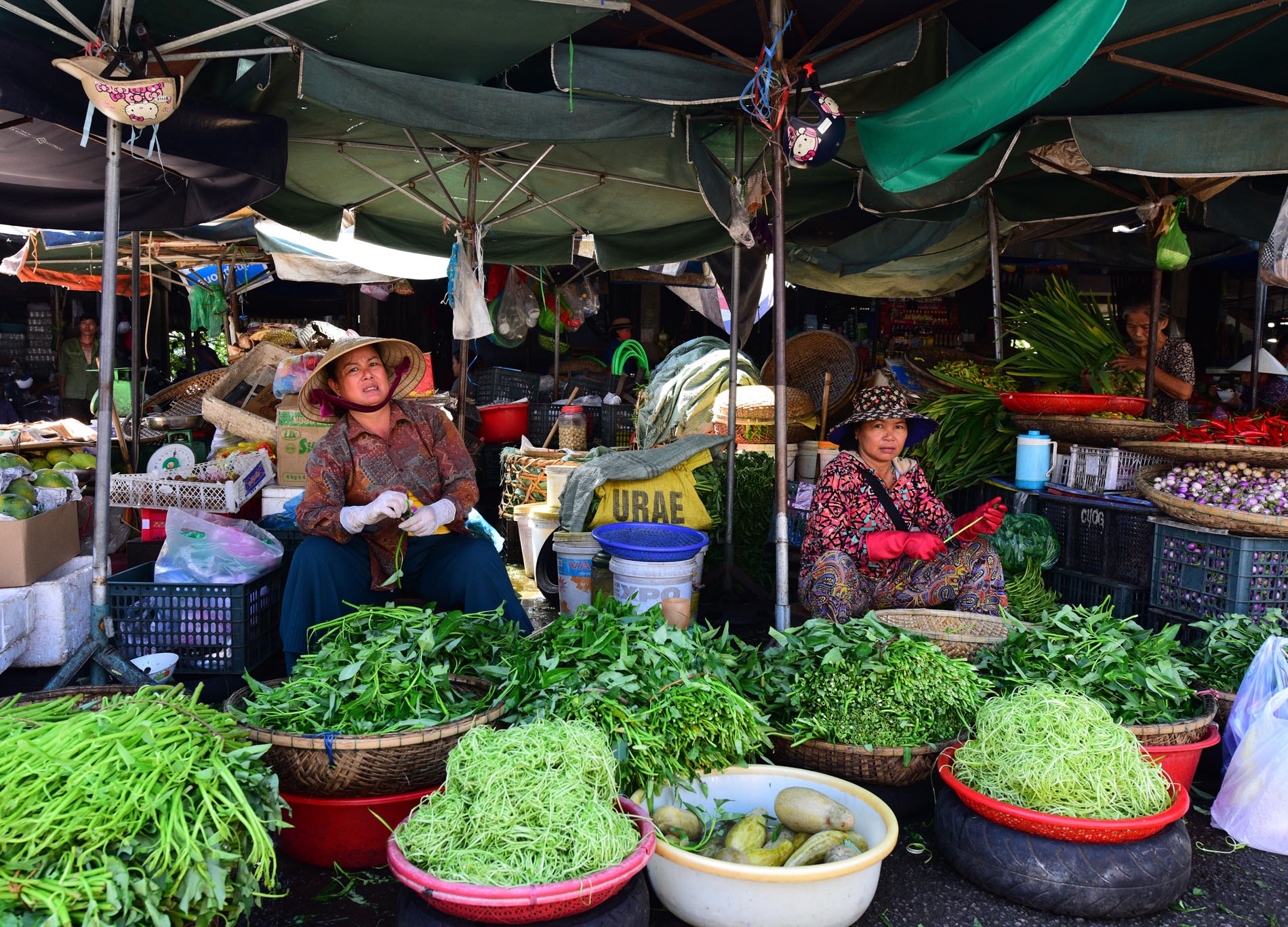 cho Dong Ba o Hue anh 10