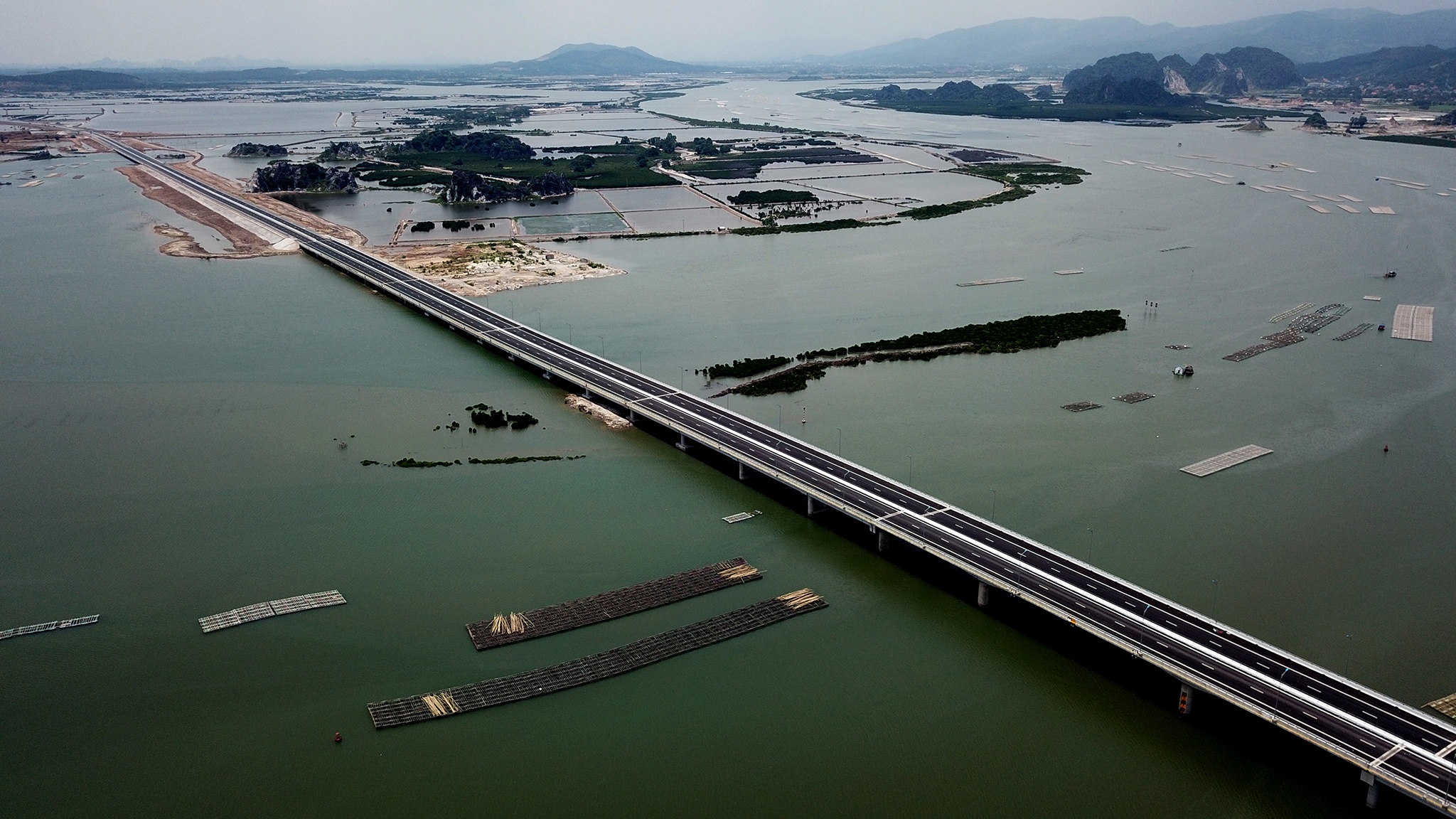 Toan canh cao toc rut ngan 50 km duong tu Ha Noi toi Ha Long hinh anh