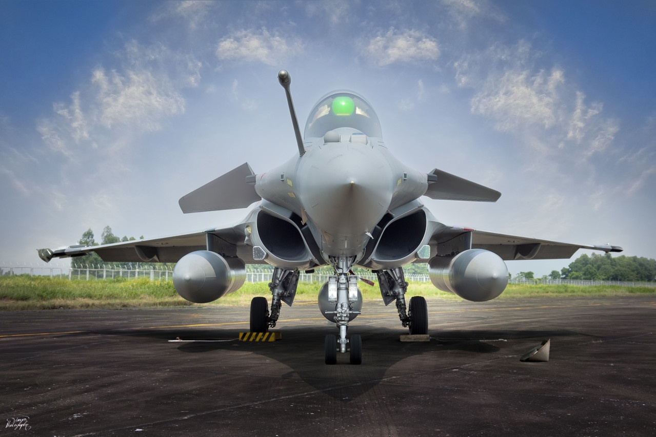 may bay quan su Phap den Ha Noi anh 4