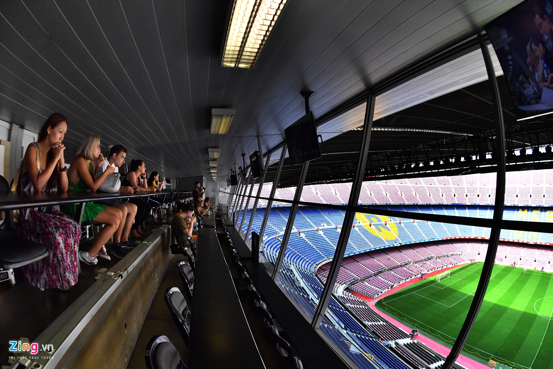 san van dong Nou Camp va Bernabeu anh 27