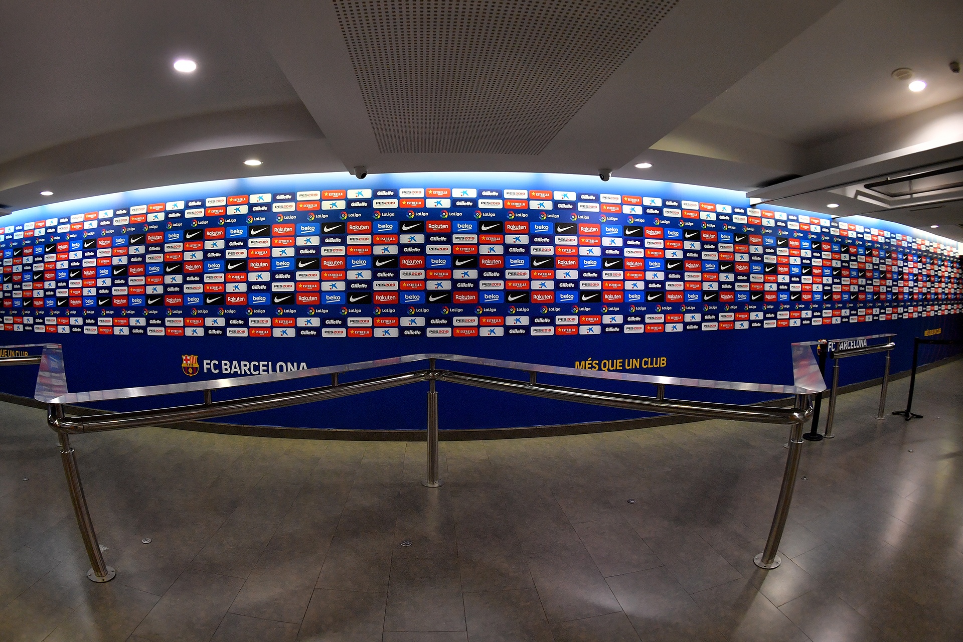 san van dong Nou Camp va Bernabeu anh 19