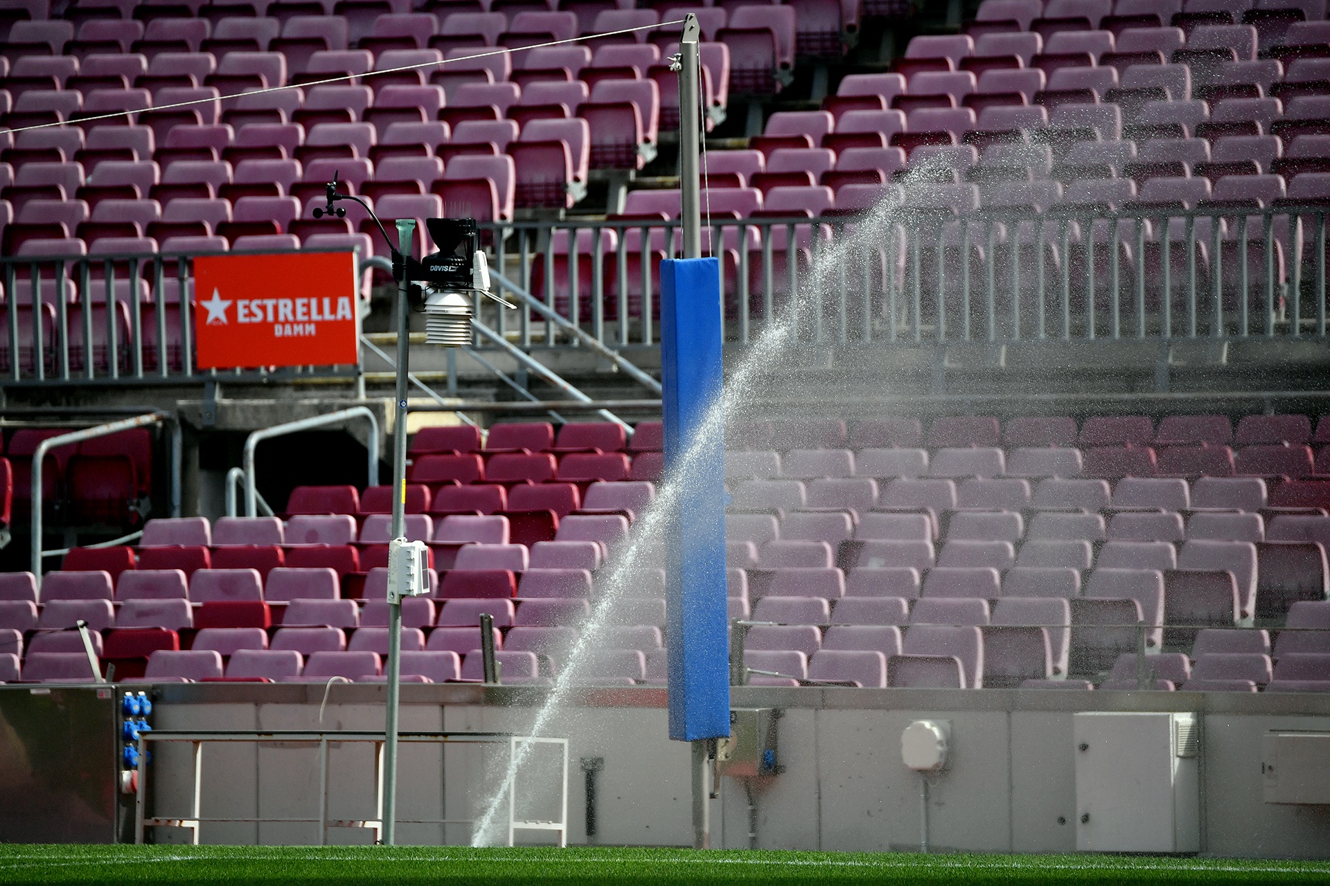 san van dong Nou Camp va Bernabeu anh 26