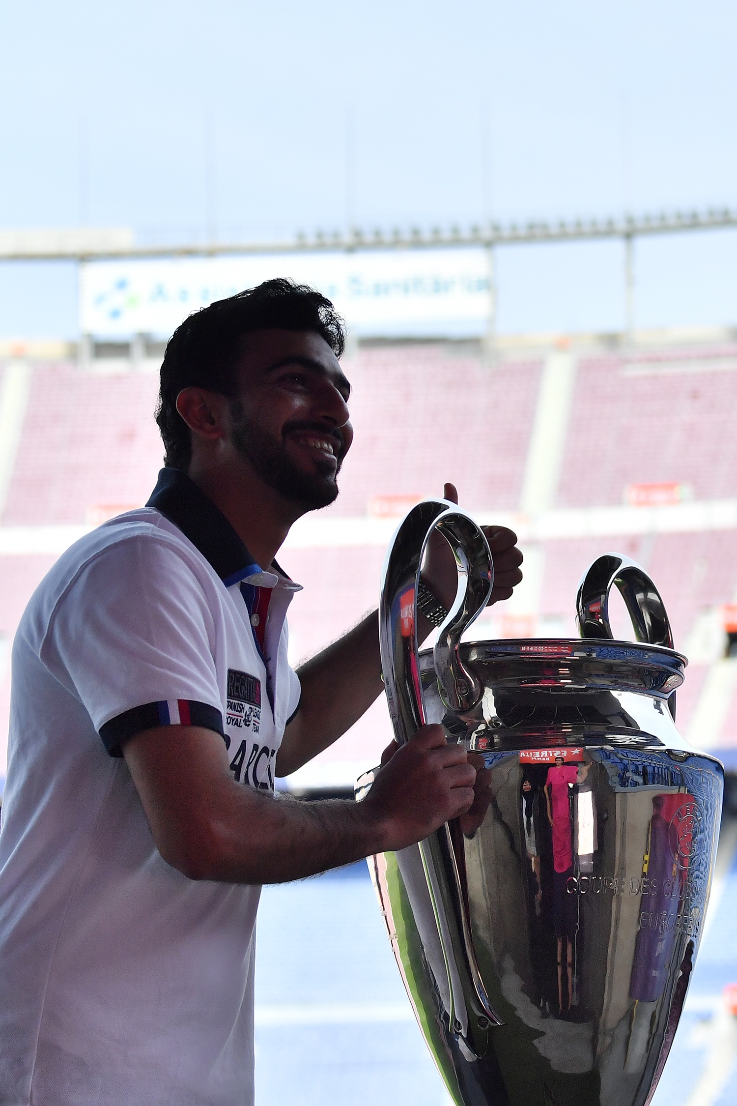 san van dong Nou Camp va Bernabeu anh 16