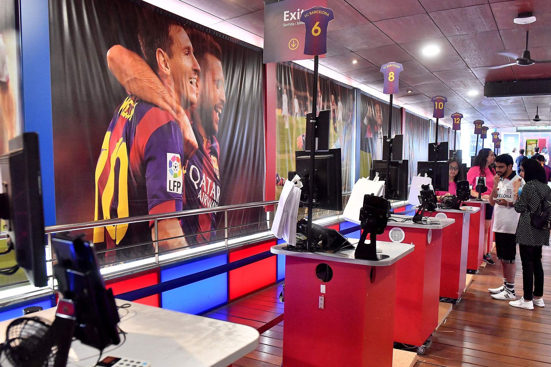 san van dong Nou Camp va Bernabeu anh 30