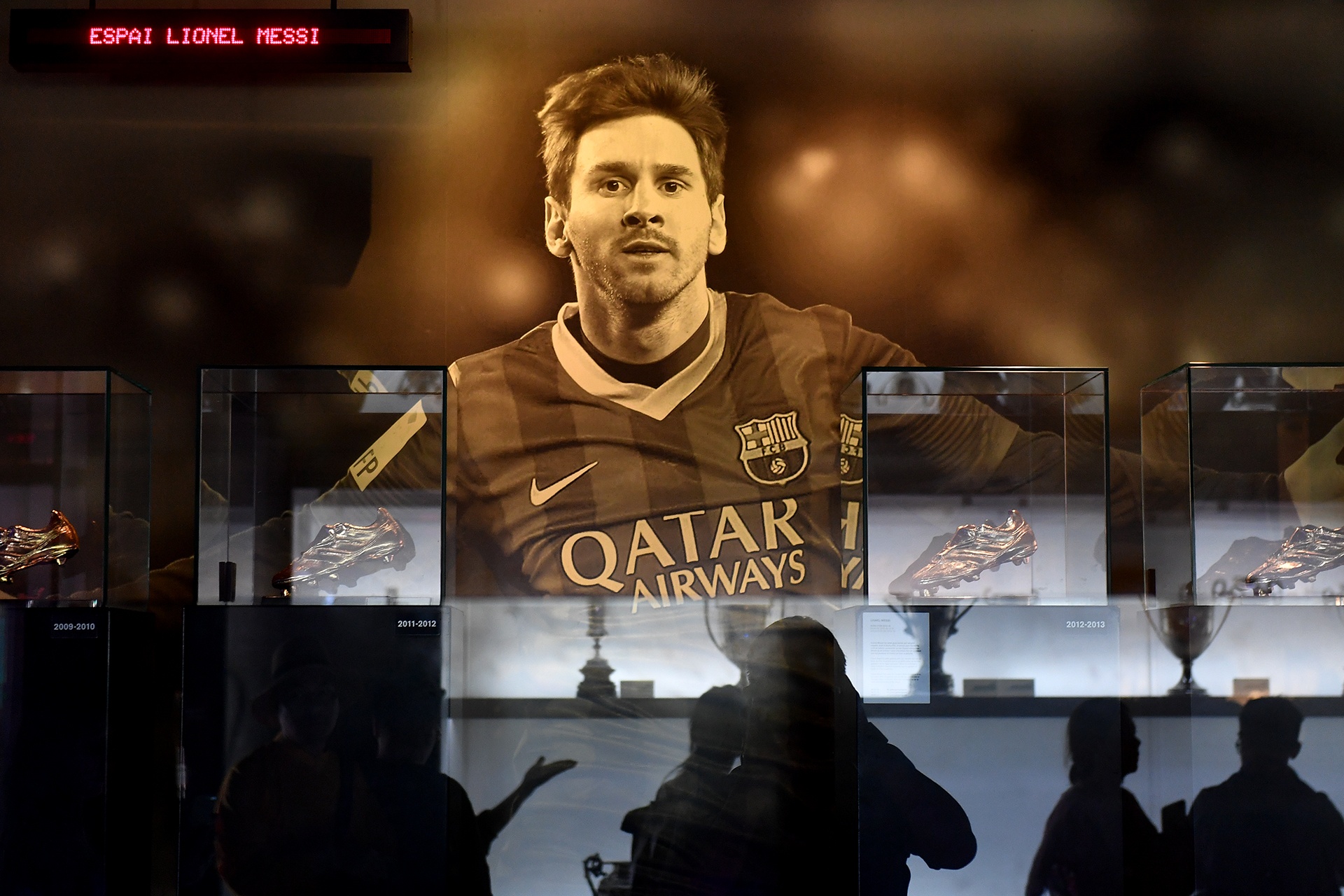 san van dong Nou Camp va Bernabeu anh 12