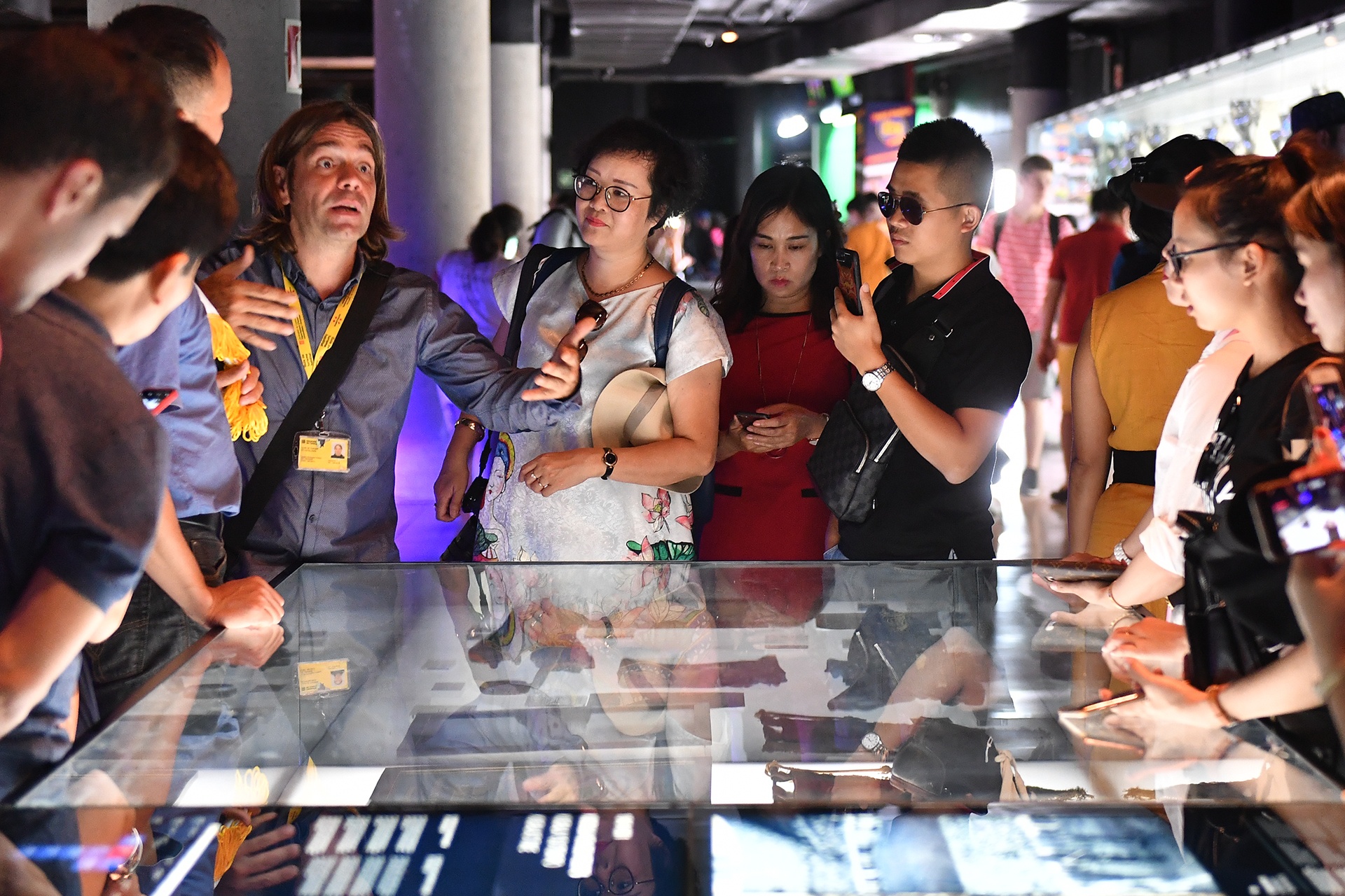 san van dong Nou Camp va Bernabeu anh 8