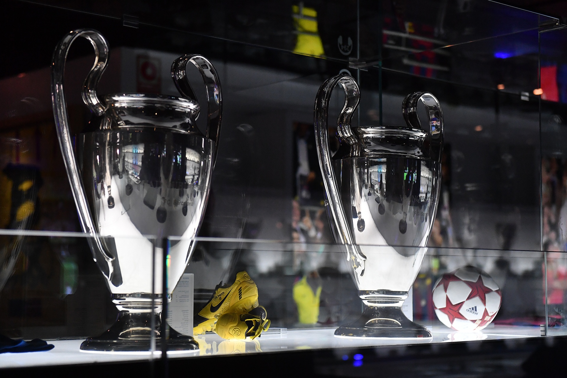 san van dong Nou Camp va Bernabeu anh 10