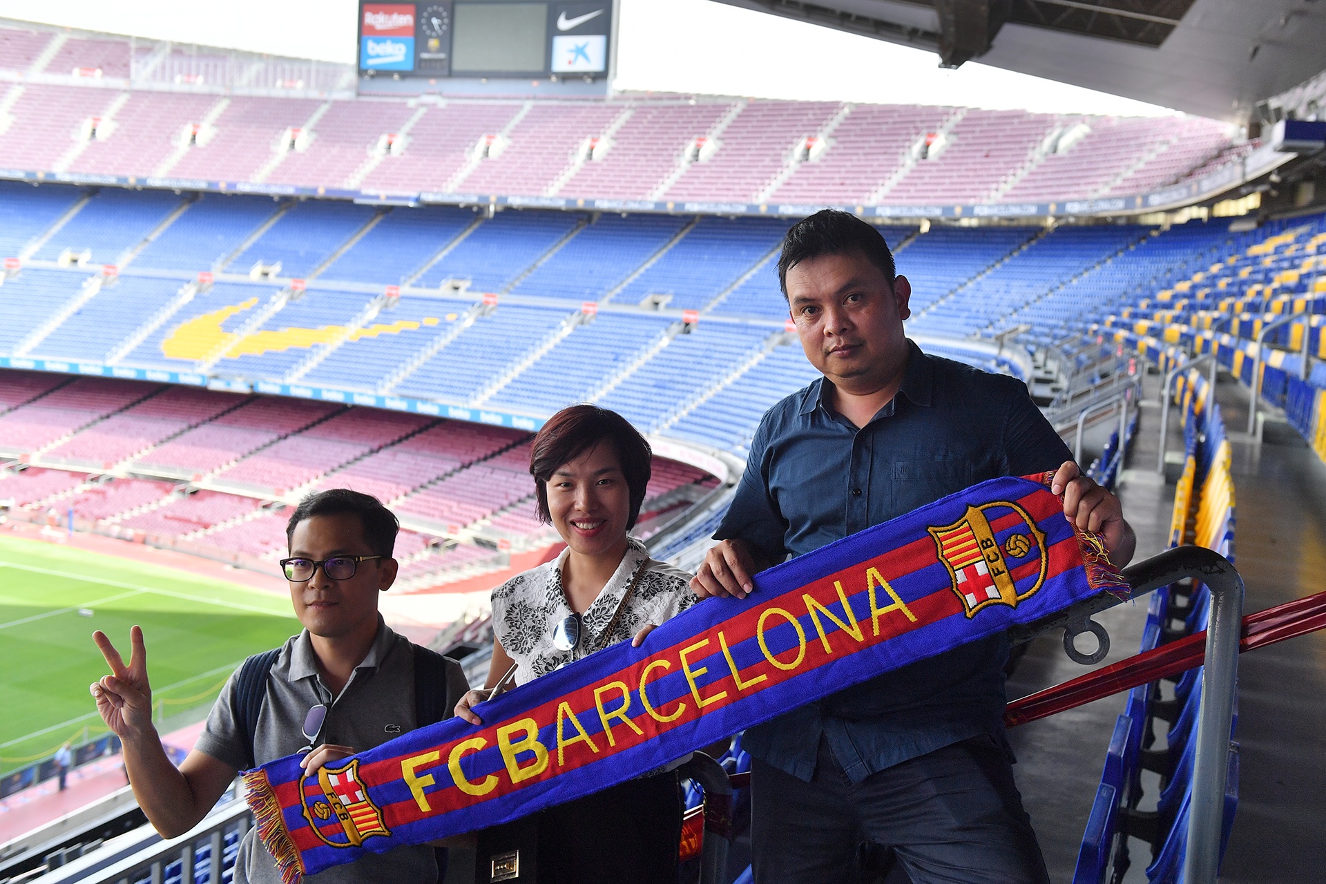 san van dong Nou Camp va Bernabeu anh 23