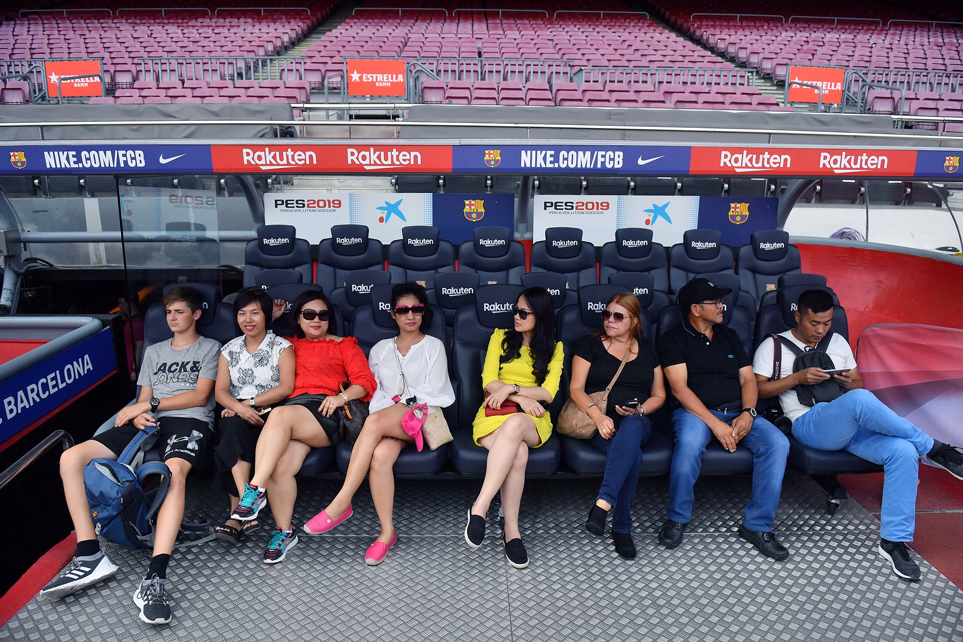 san van dong Nou Camp va Bernabeu anh 25