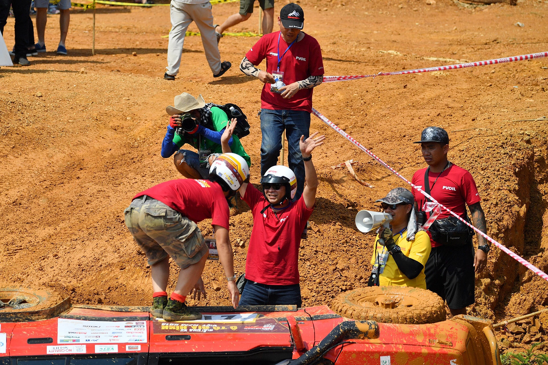 lat xe tai giai dua oto dia hinh anh 3