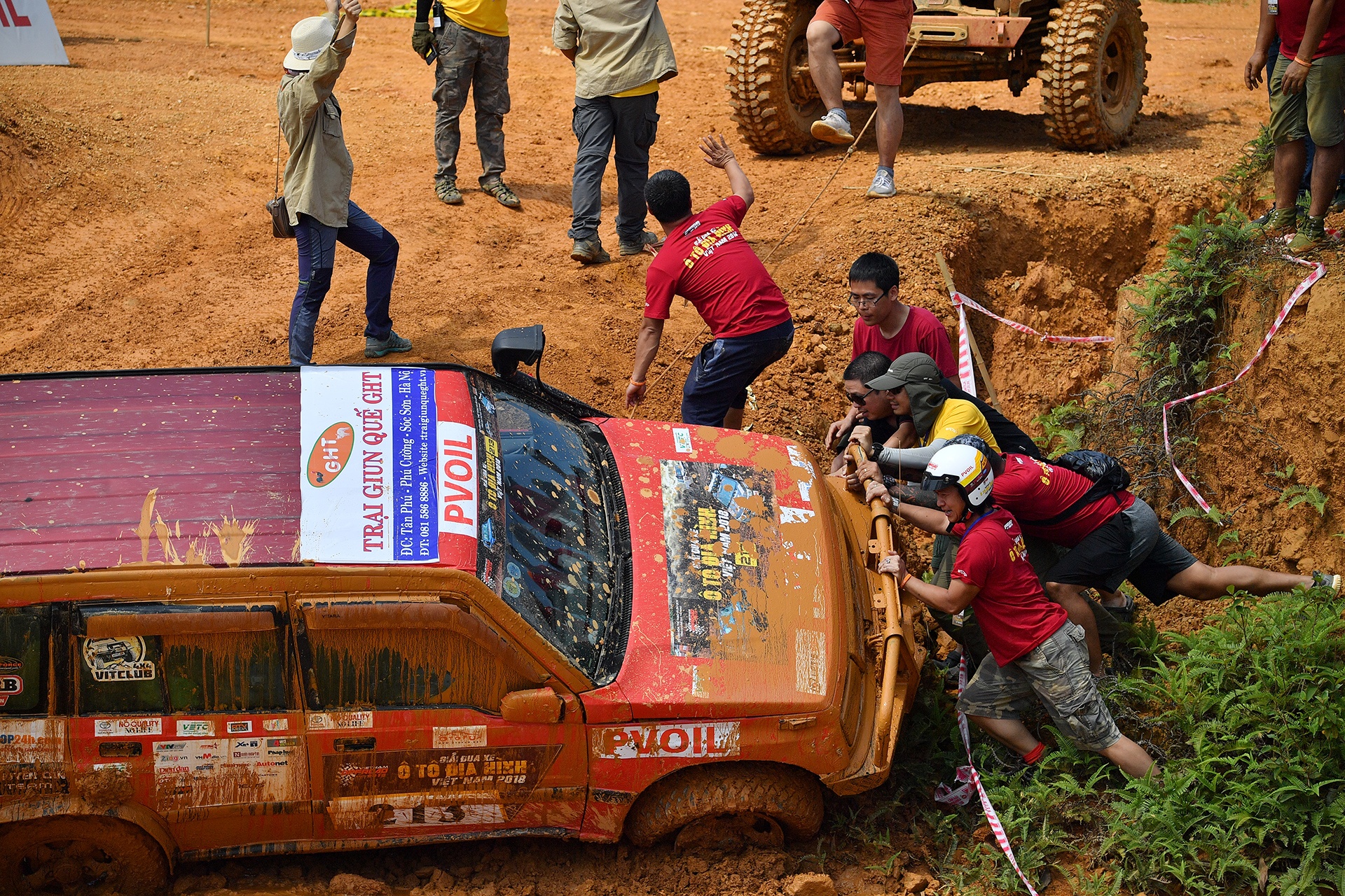 lat xe tai giai dua oto dia hinh anh 5