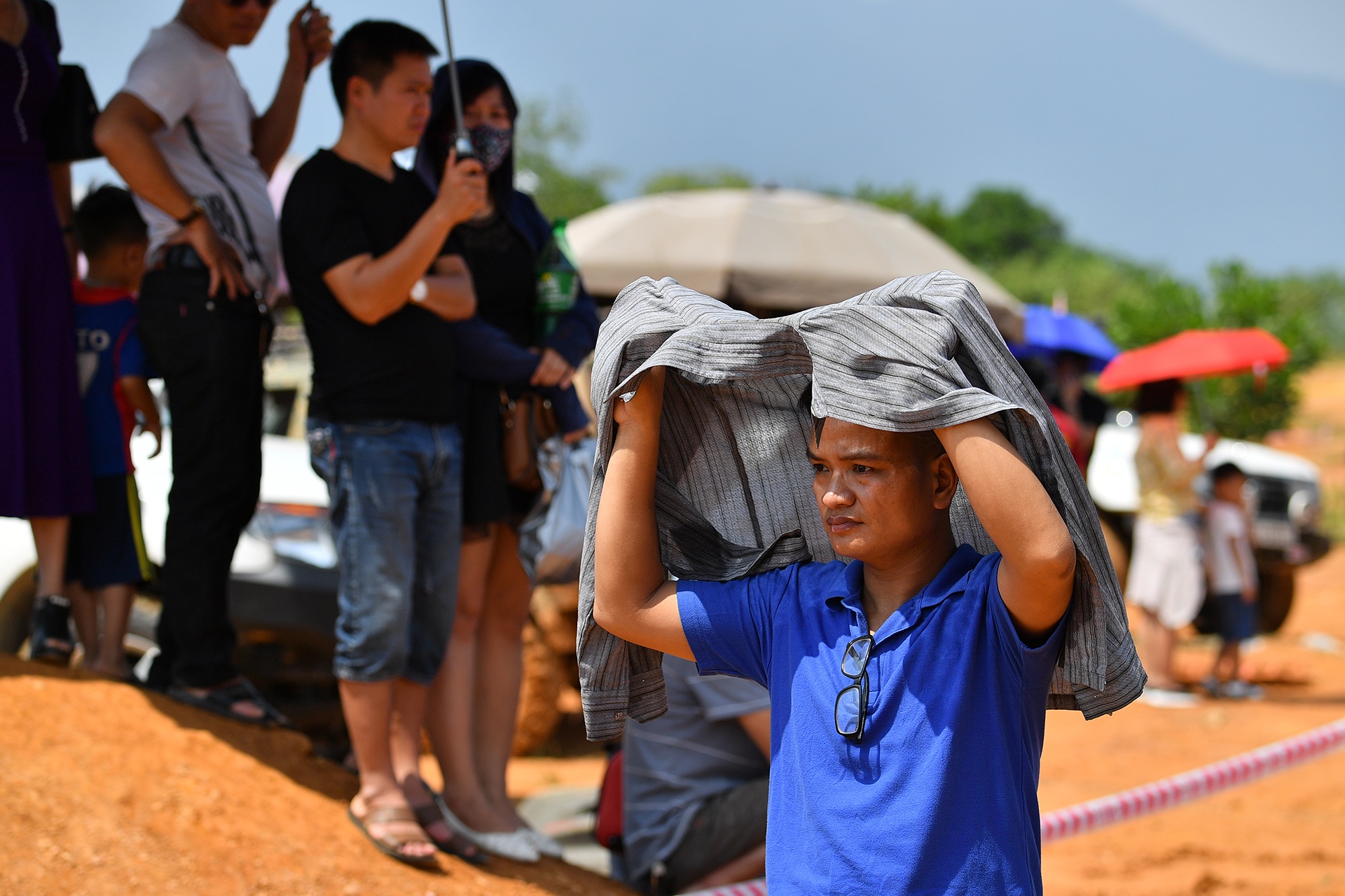 doi nang xem dua o to dia hinh anh 5