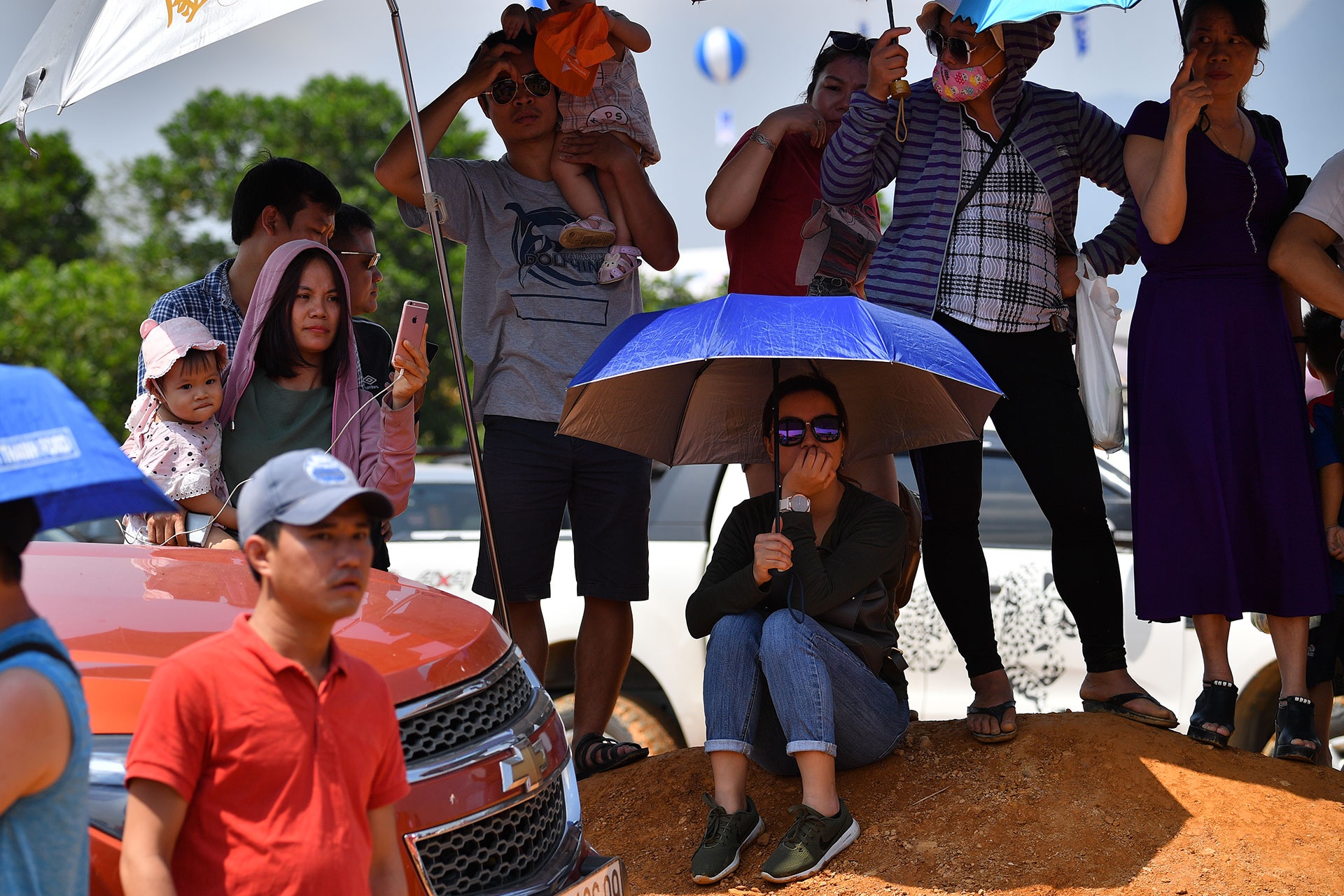 doi nang xem dua o to dia hinh anh 13