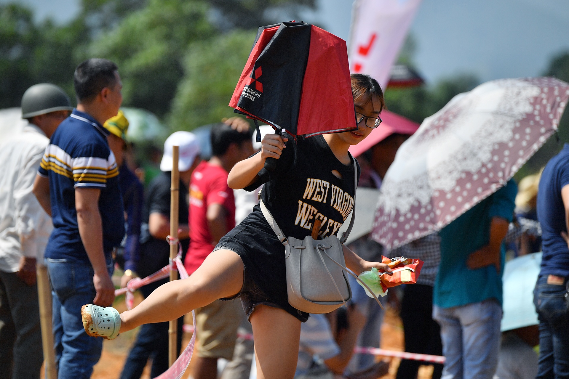 doi nang xem dua o to dia hinh anh 23