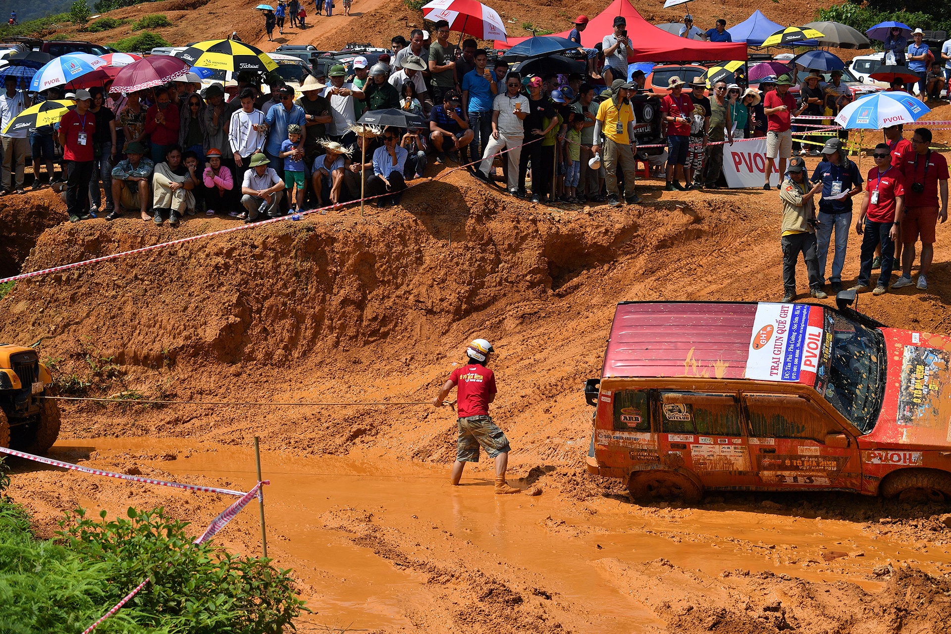 lat xe tai giai dua oto dia hinh anh 7