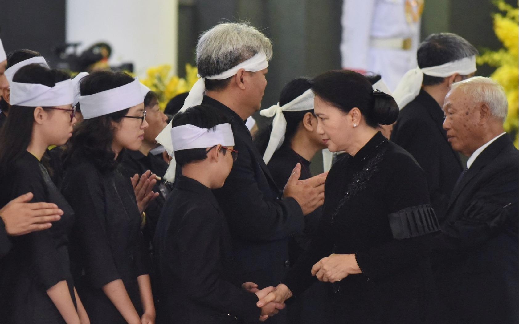 Lanh dao Dang, Nha nuoc tien biet nguyen Tong bi thu Do Muoi hinh anh