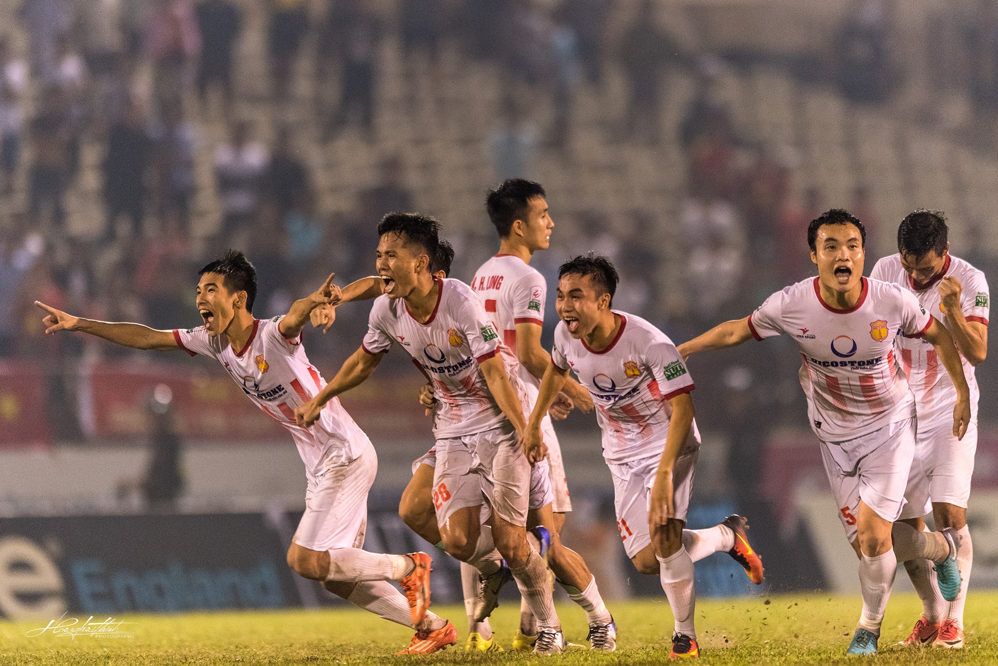 tran Play off anh 12