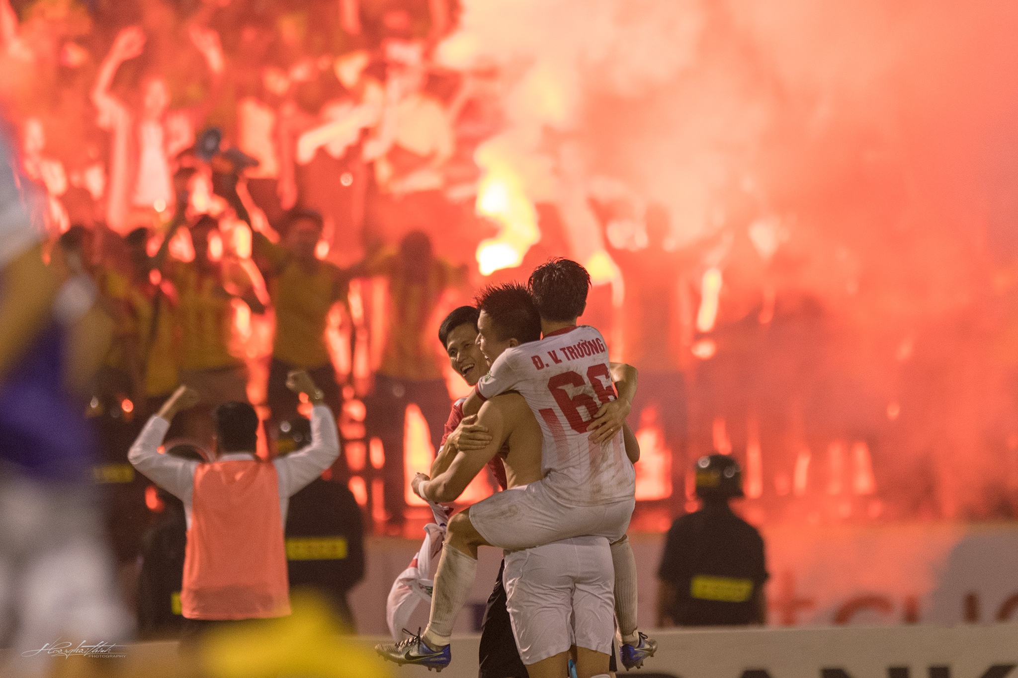 tran Play off anh 15