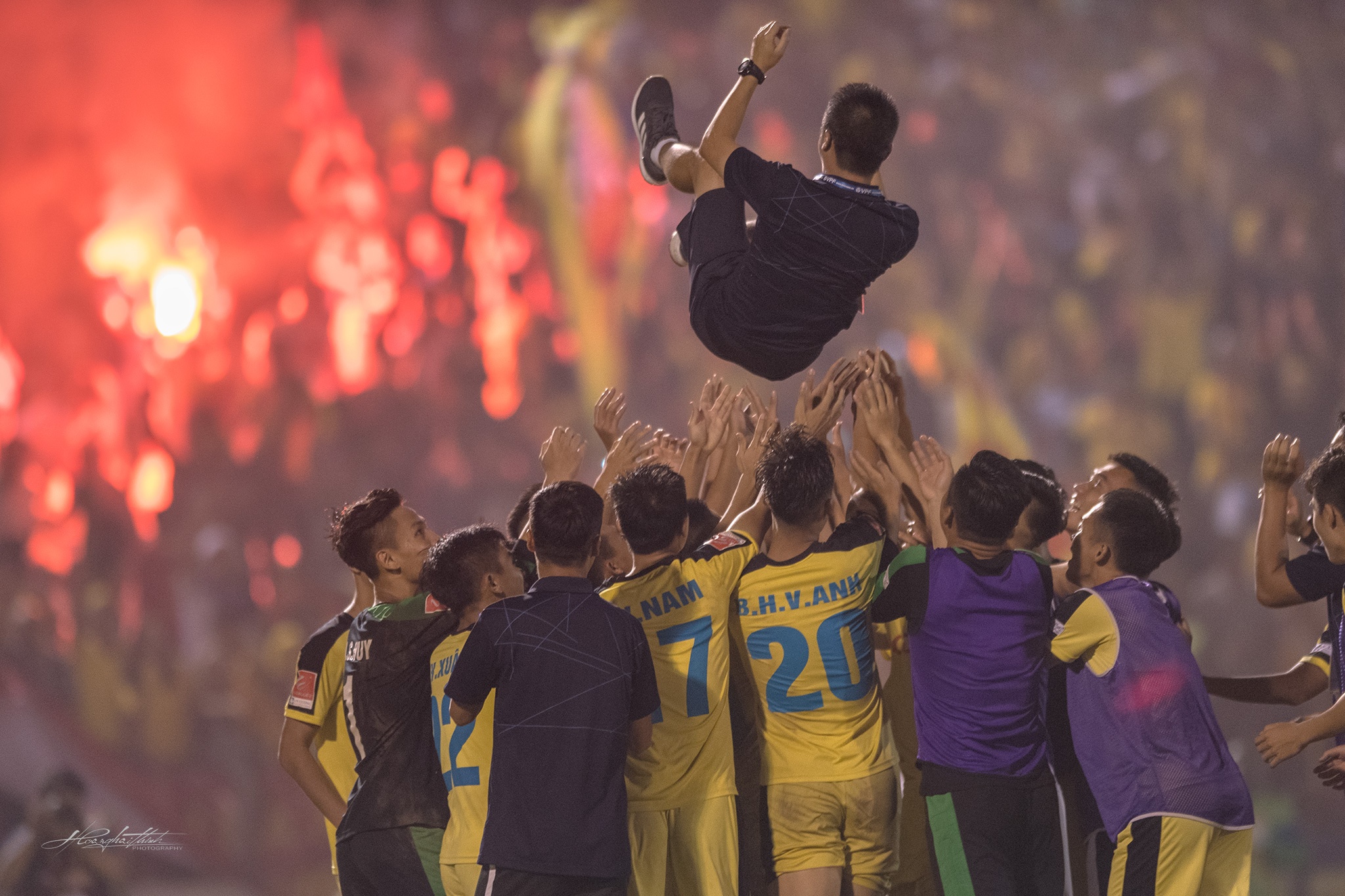 tran Play off anh 16