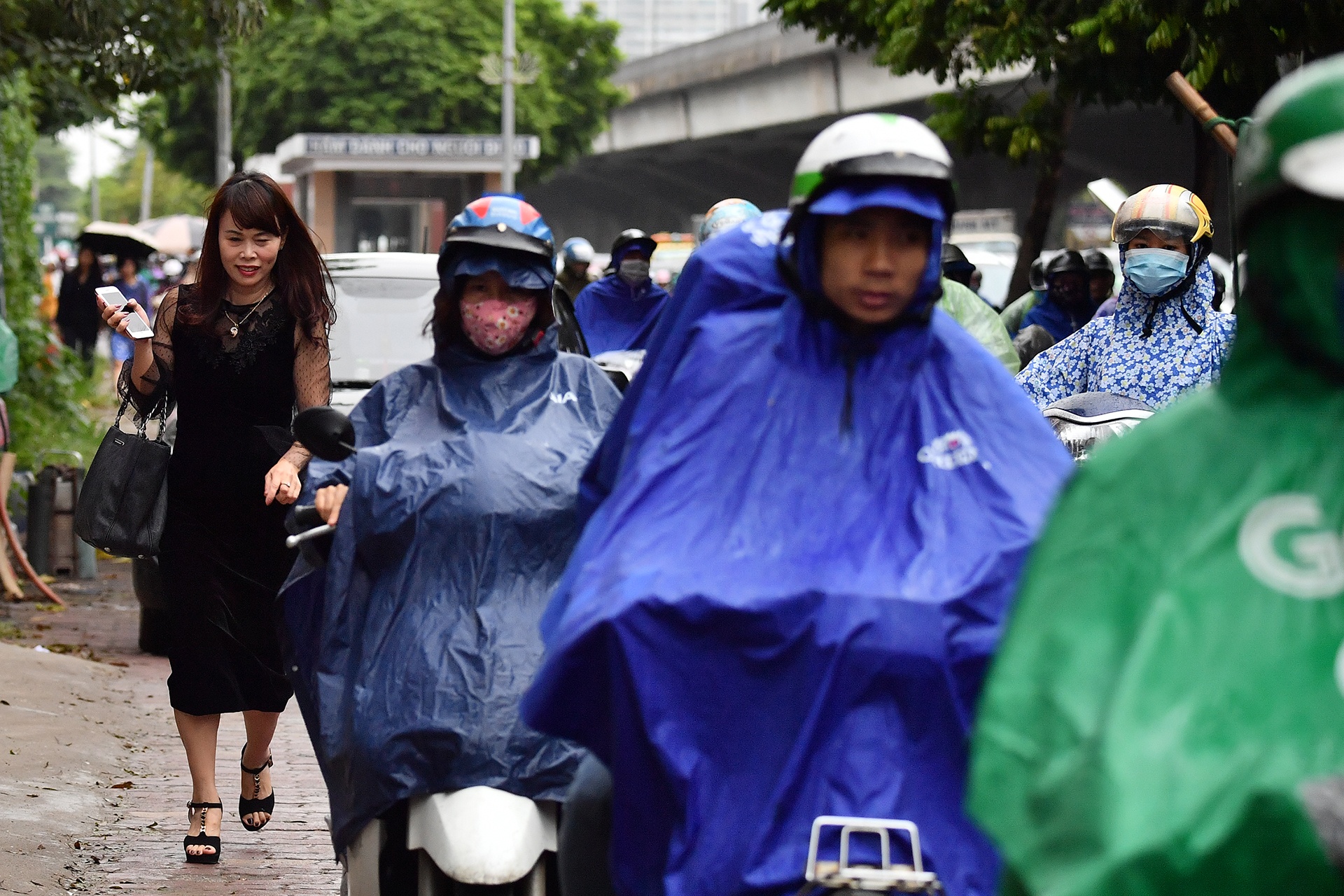 un tac trong mua ret anh 1