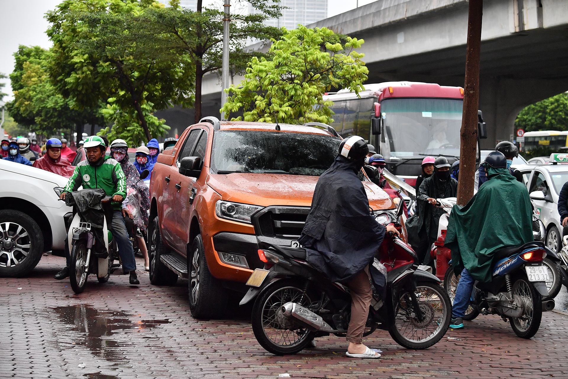 un tac trong mua ret anh 5