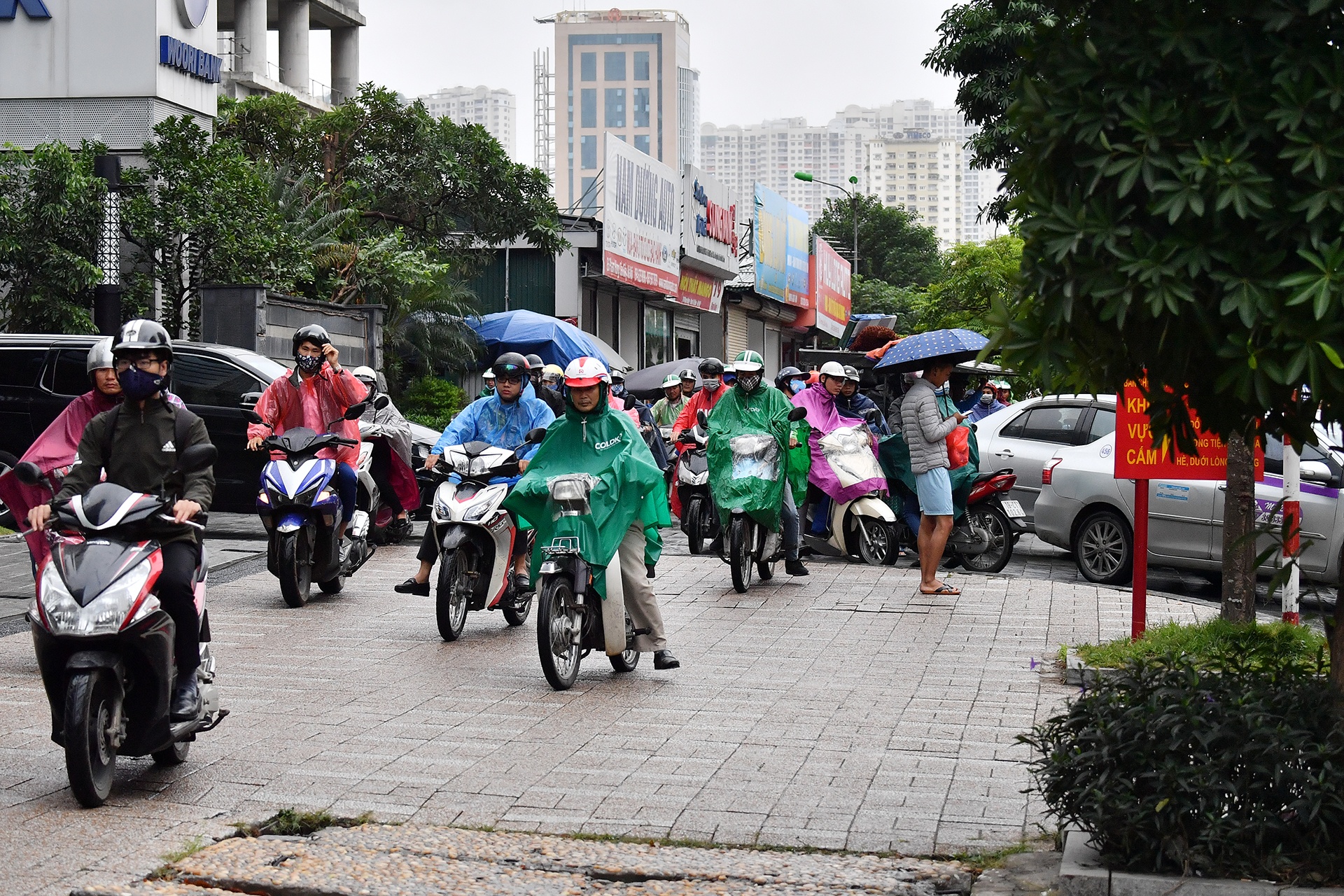 un tac trong mua ret anh 4