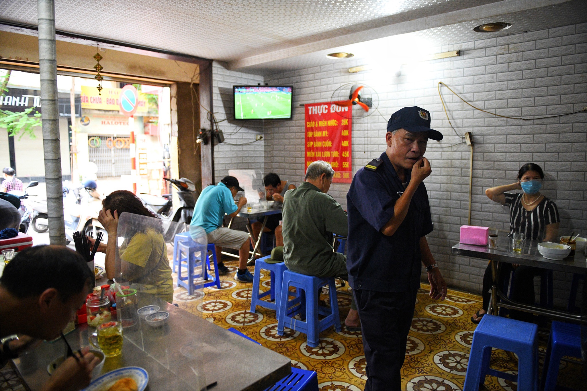 ngay dau ban pho tro lai anh 3