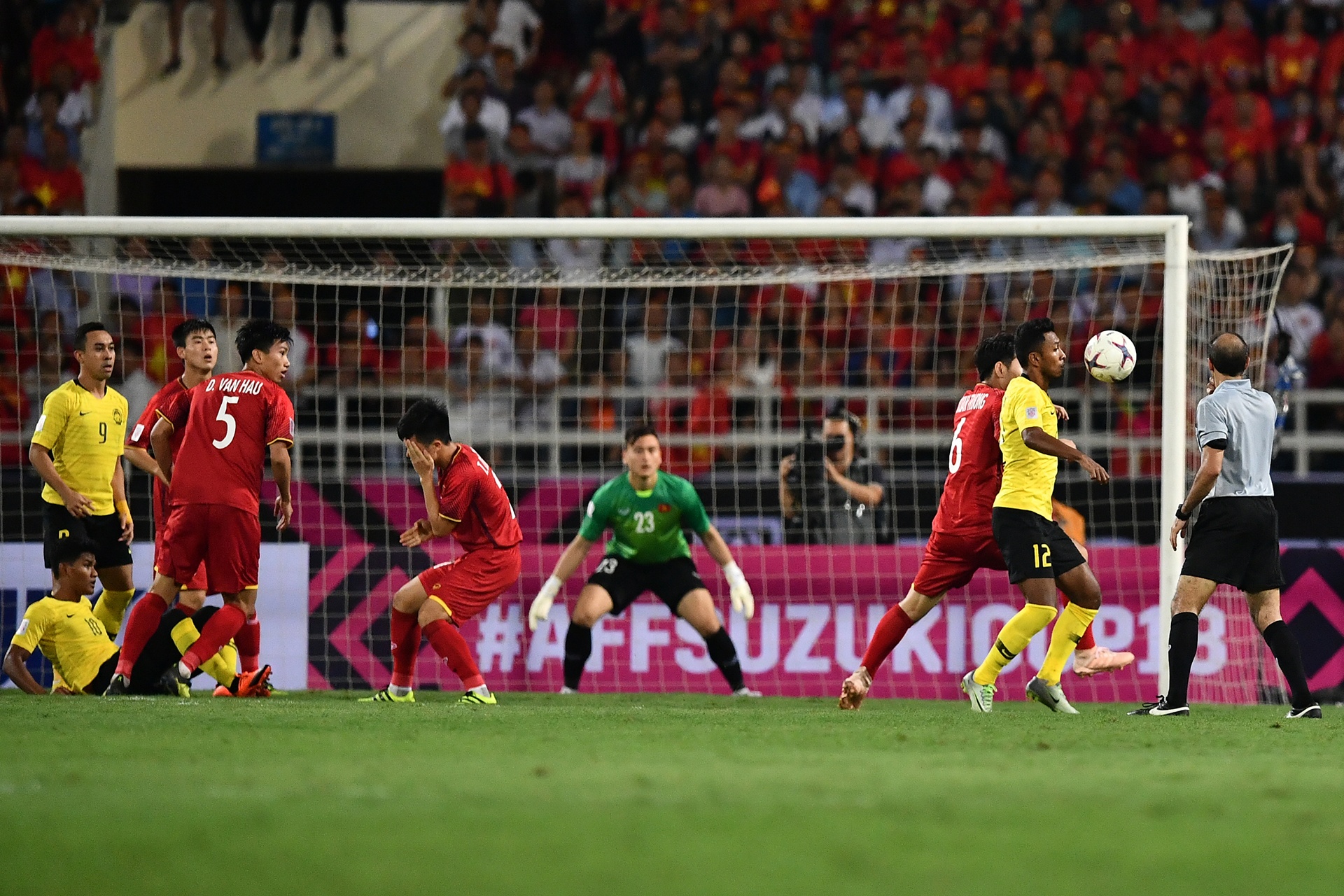 Tuyen Viet Nam gap tuyen Malaysia AFF Cup anh 3