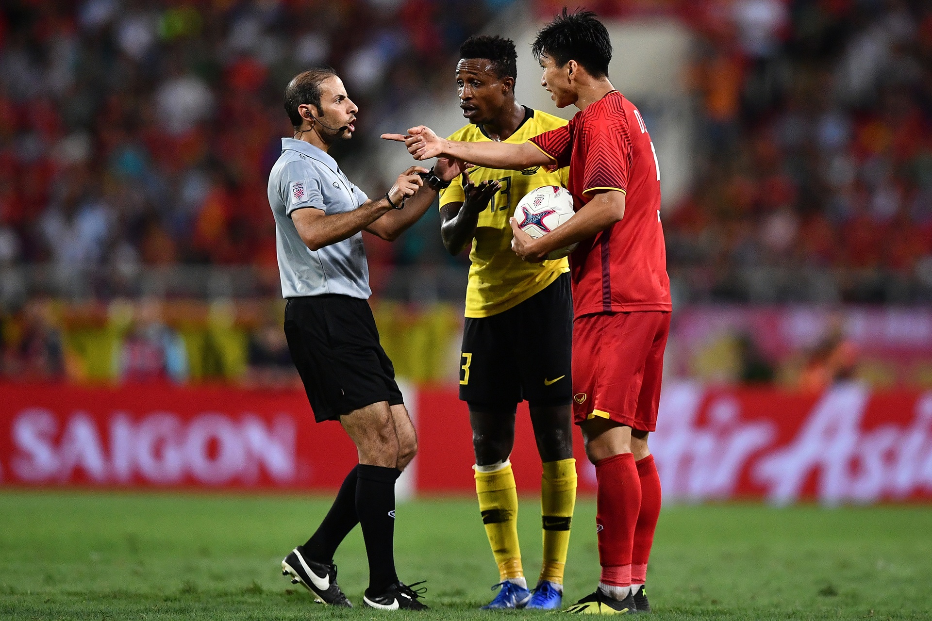 Tuyen Viet Nam gap tuyen Malaysia AFF Cup anh 4