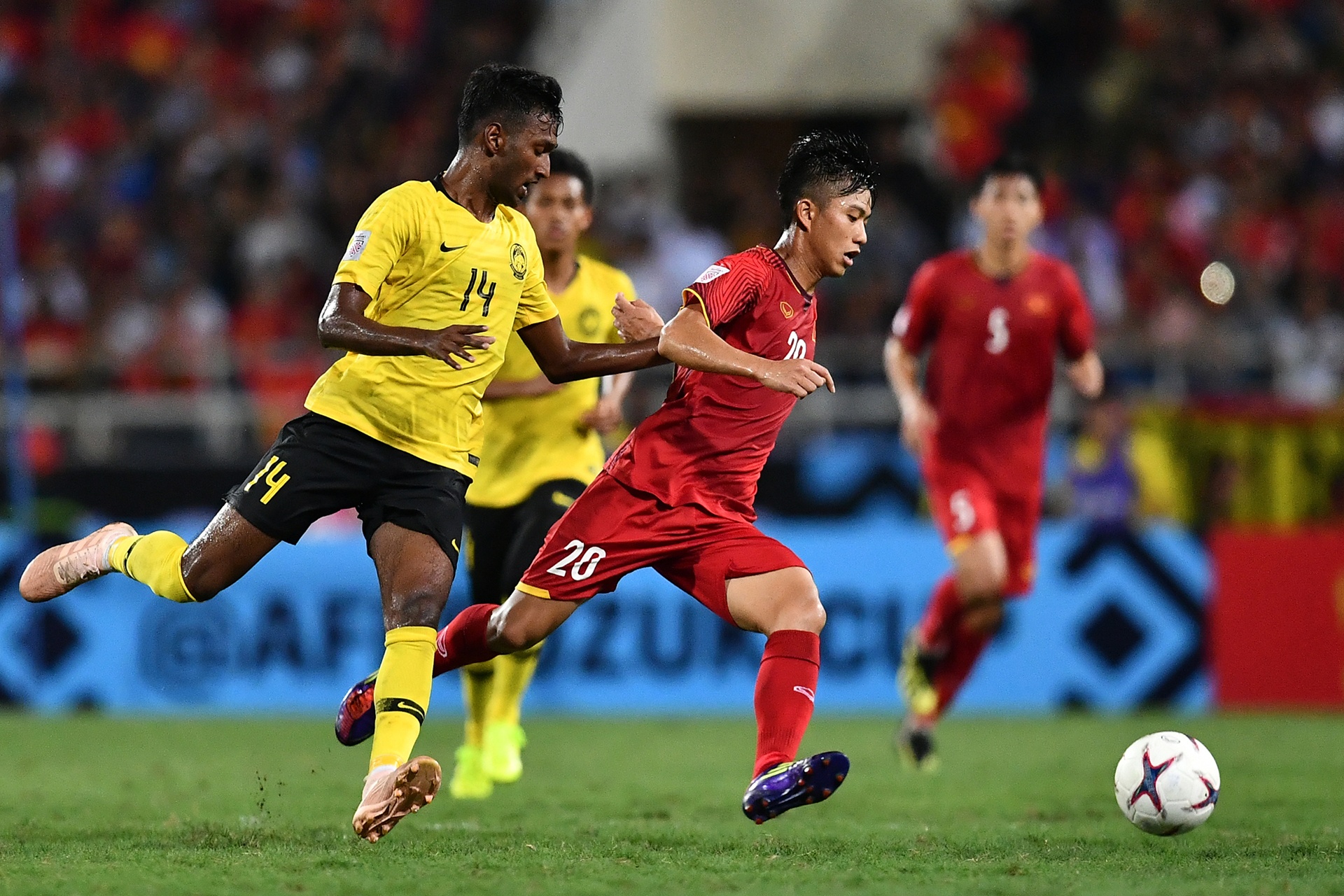 Tuyen Viet Nam gap tuyen Malaysia AFF Cup anh 6