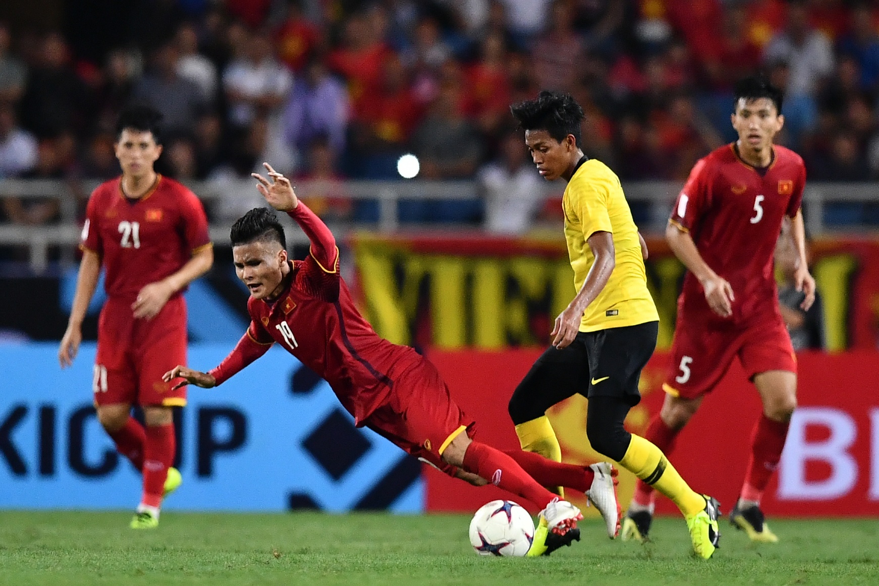 Tuyen Viet Nam gap tuyen Malaysia AFF Cup anh 9