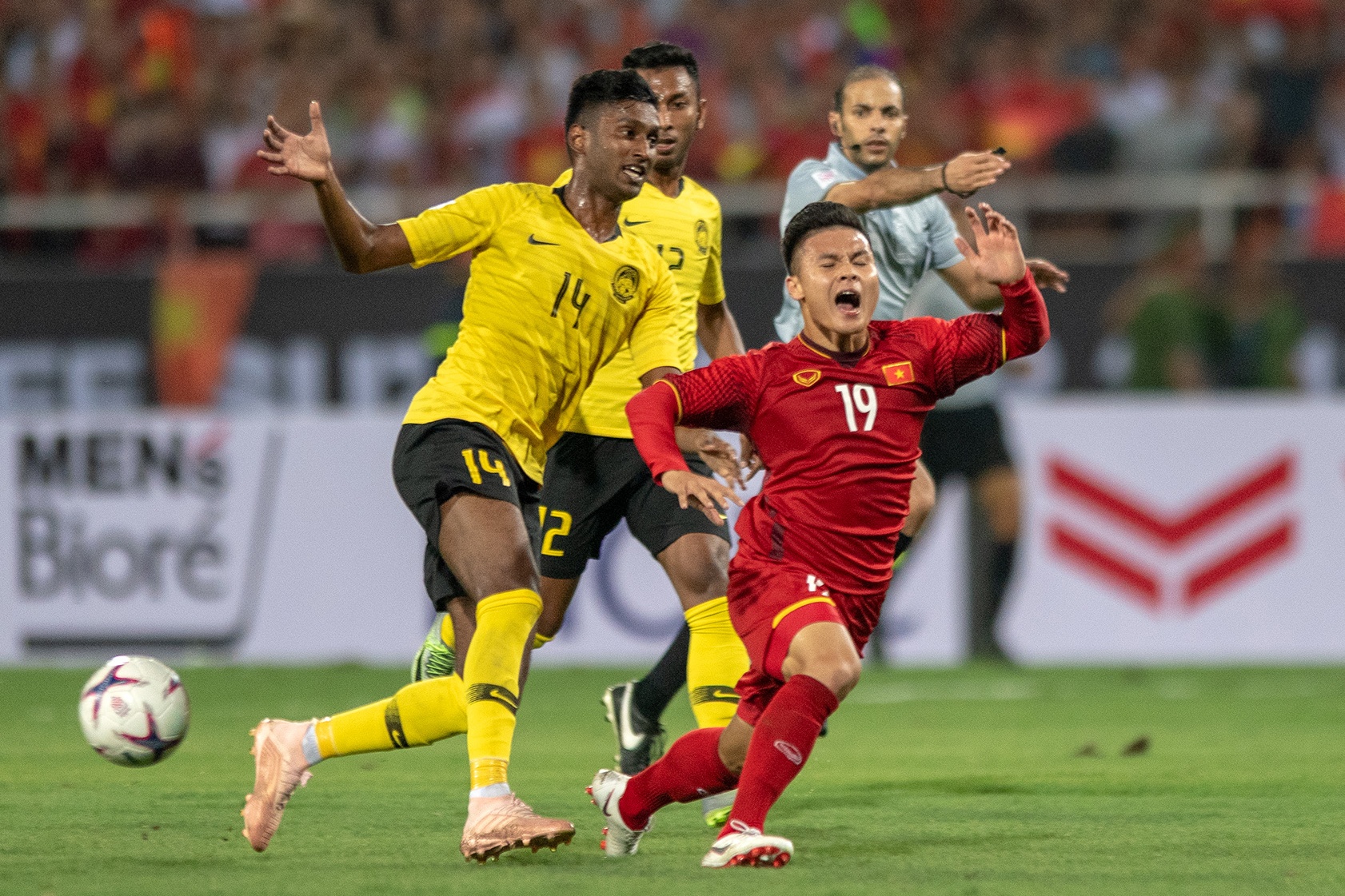 Tuyen Viet Nam gap tuyen Malaysia AFF Cup anh 12