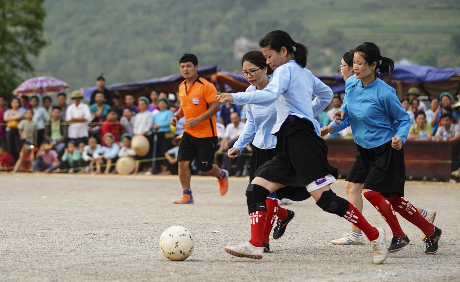 phu nu dan toc da bong o Binh Lieu anh 5