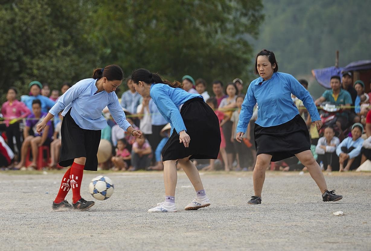 phu nu dan toc da bong o Binh Lieu anh 6