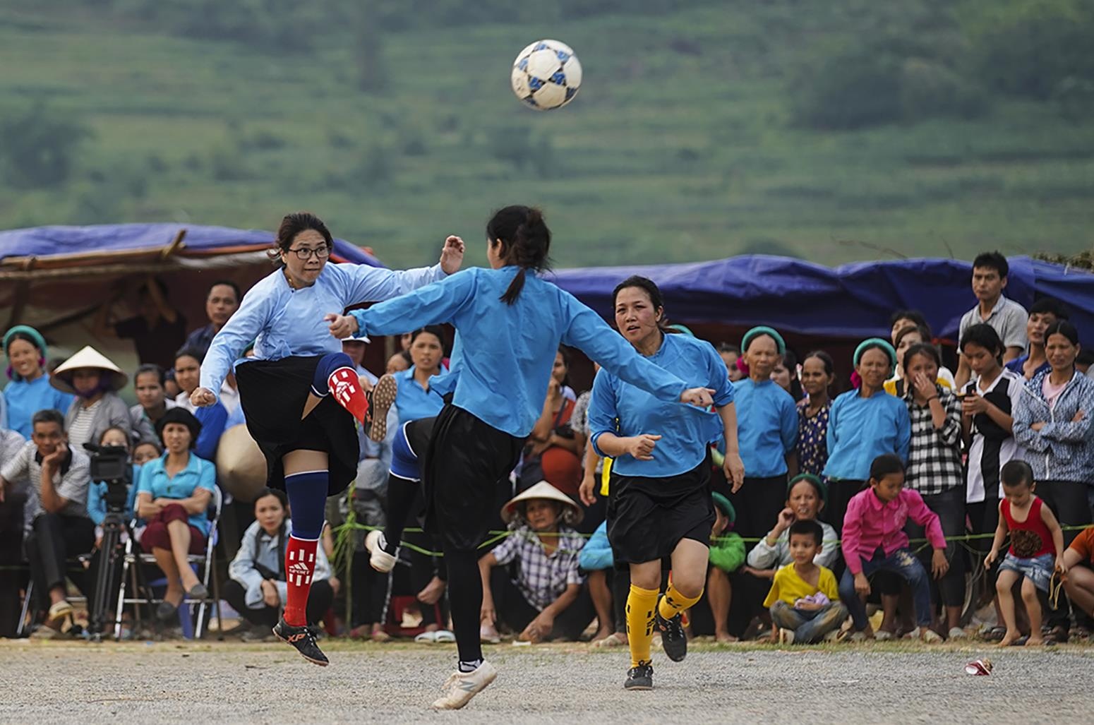 phu nu dan toc da bong o Binh Lieu anh 8