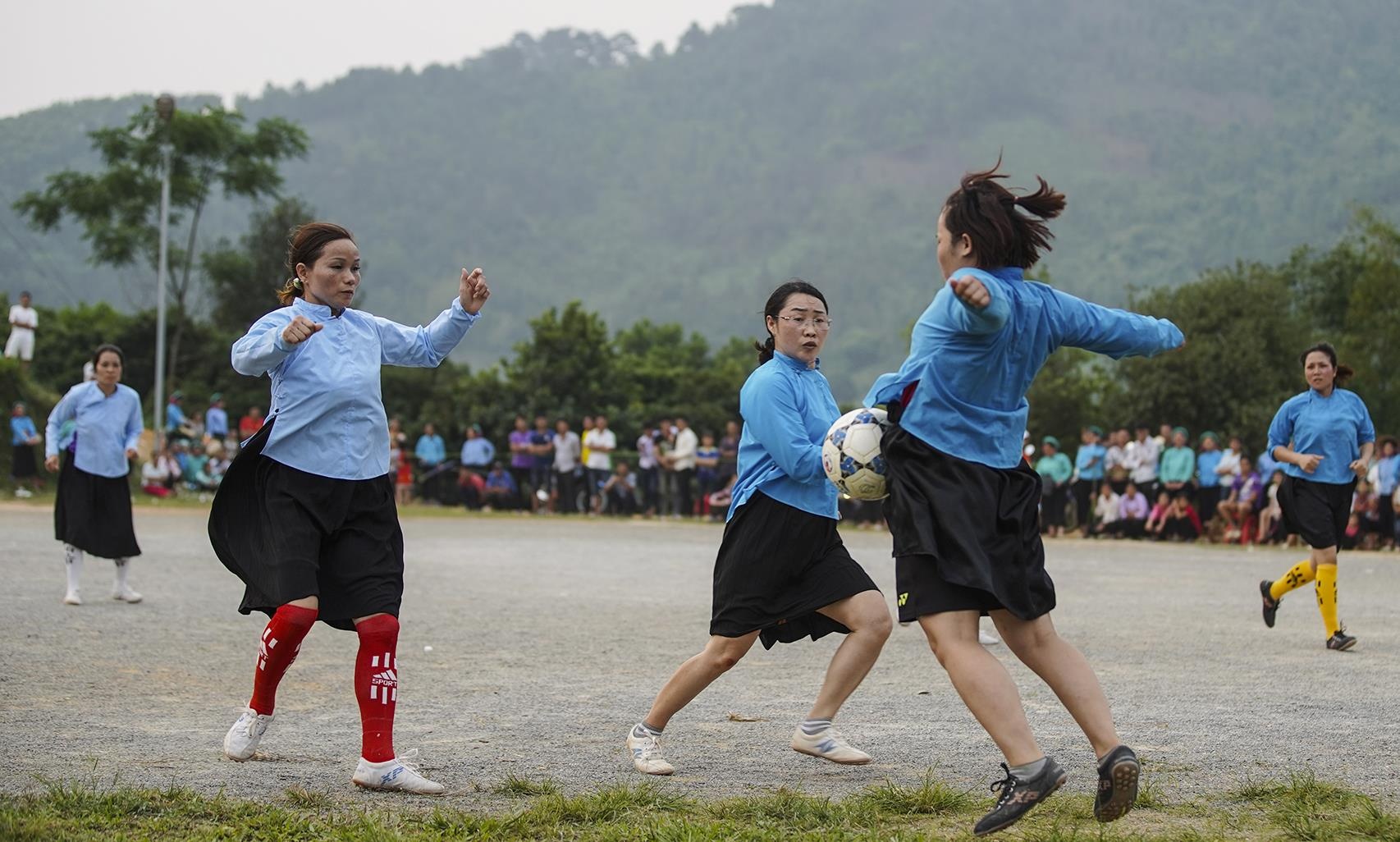 phu nu dan toc da bong o Binh Lieu anh 9