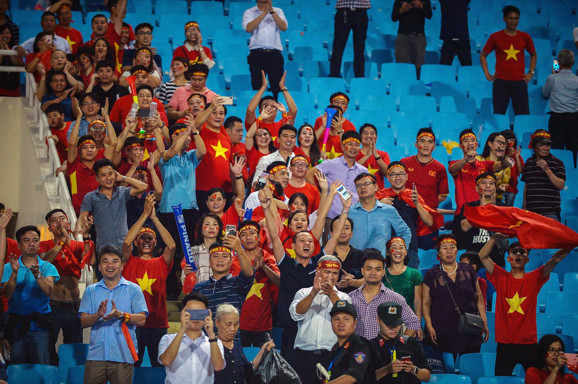 co dong vien qua khich anh 7