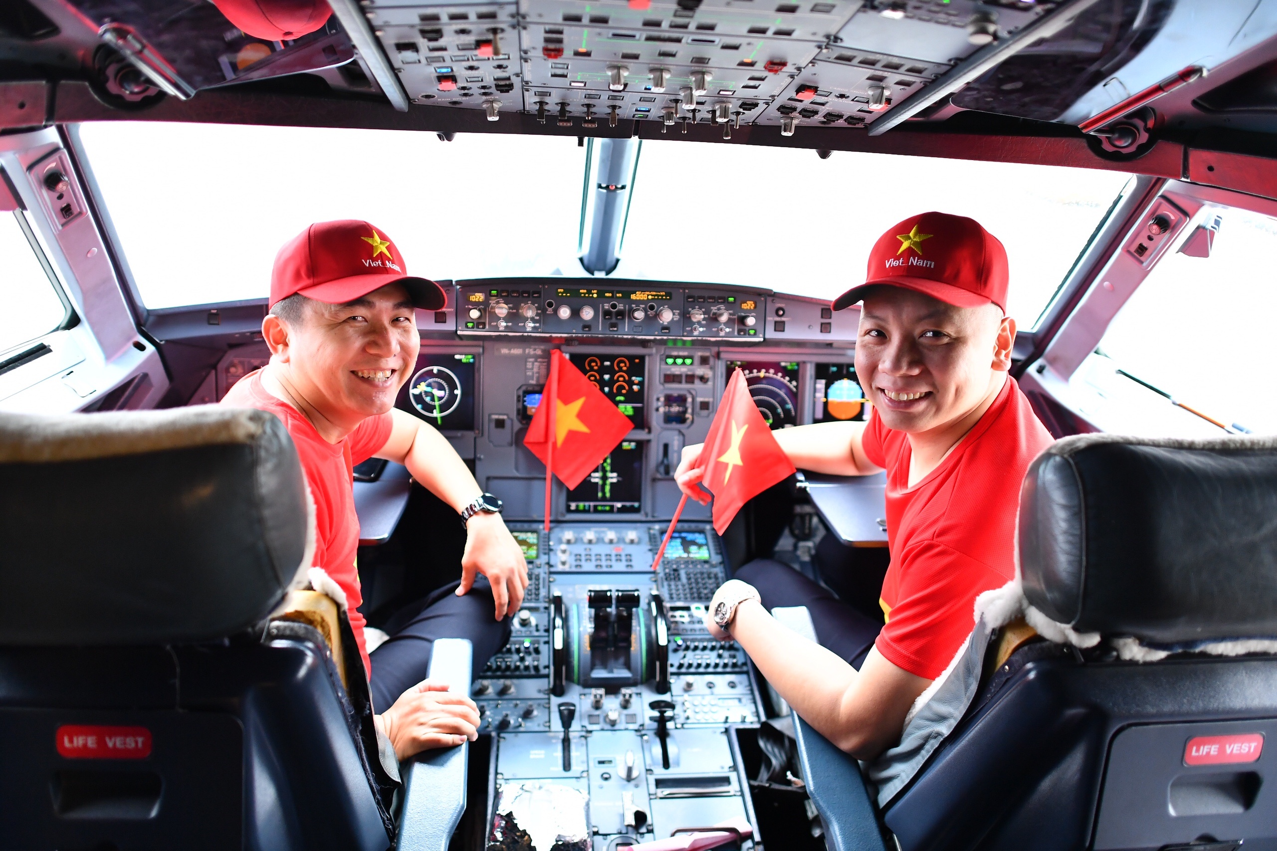 CDV sang Malaysia co vu AFF Cup anh 17