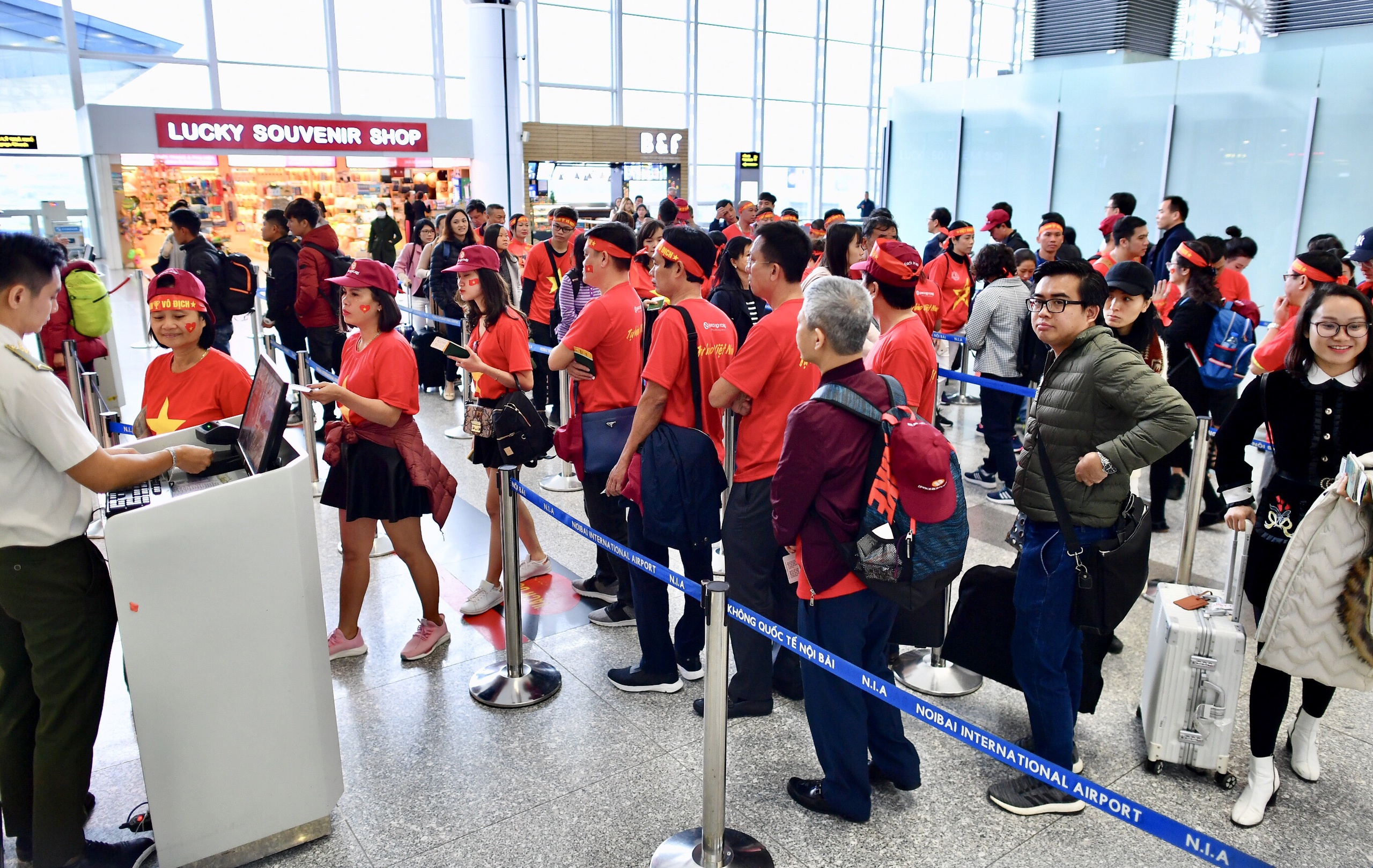 CDV sang Malaysia co vu AFF Cup anh 1