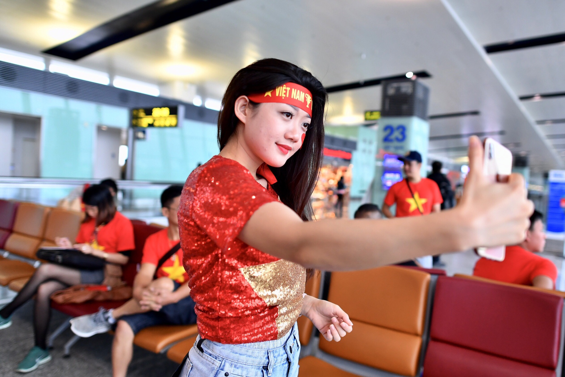 CDV sang Malaysia co vu AFF Cup anh 7