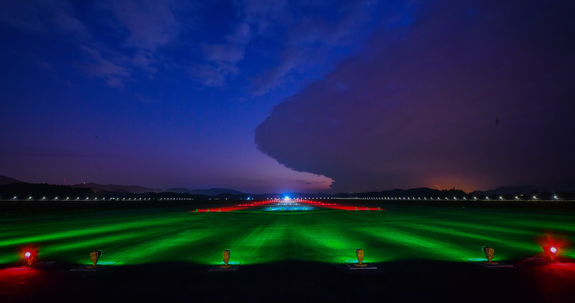 Cang hang khong san bay Van Don o Quang Ninh anh 43