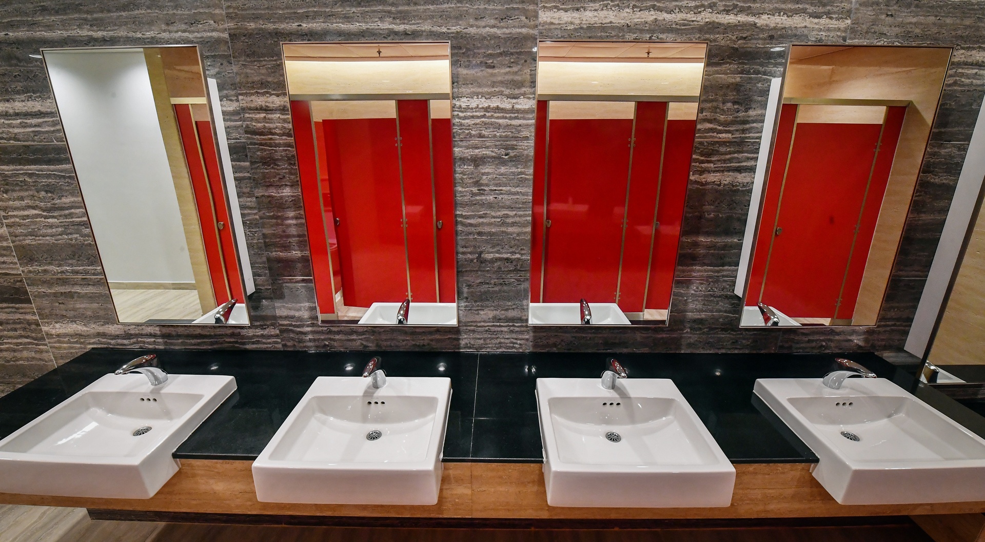 Cang hang khong san bay Van Don o Quang Ninh anh 24