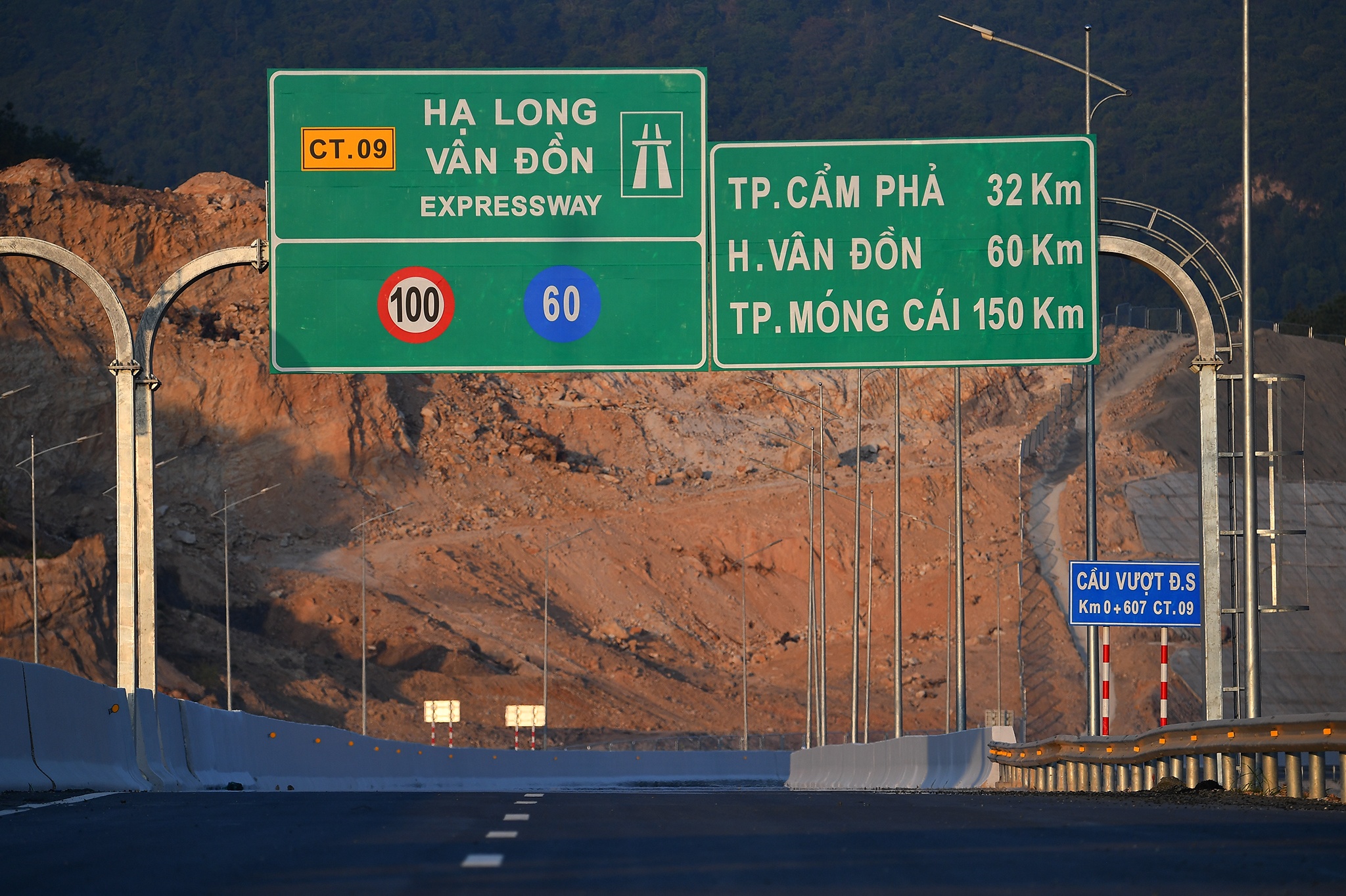 cao toc Van Don truoc ngay thong xe anh 2