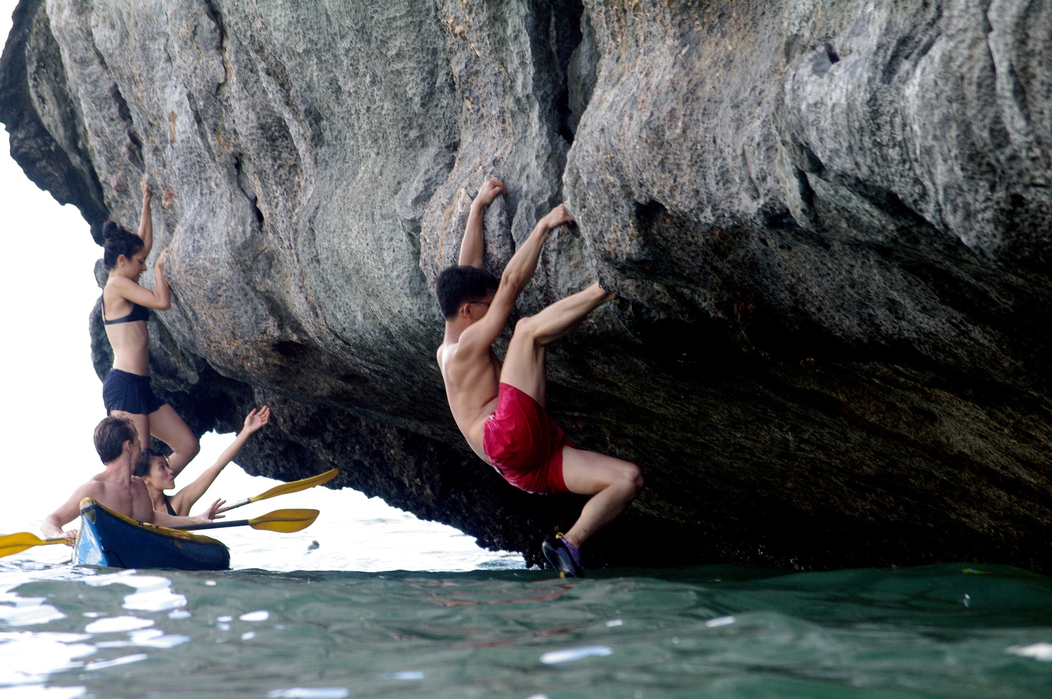 Quang Ninh - noi lan bien, leo nui, kham pha rung nguyen sinh thu vi hinh anh