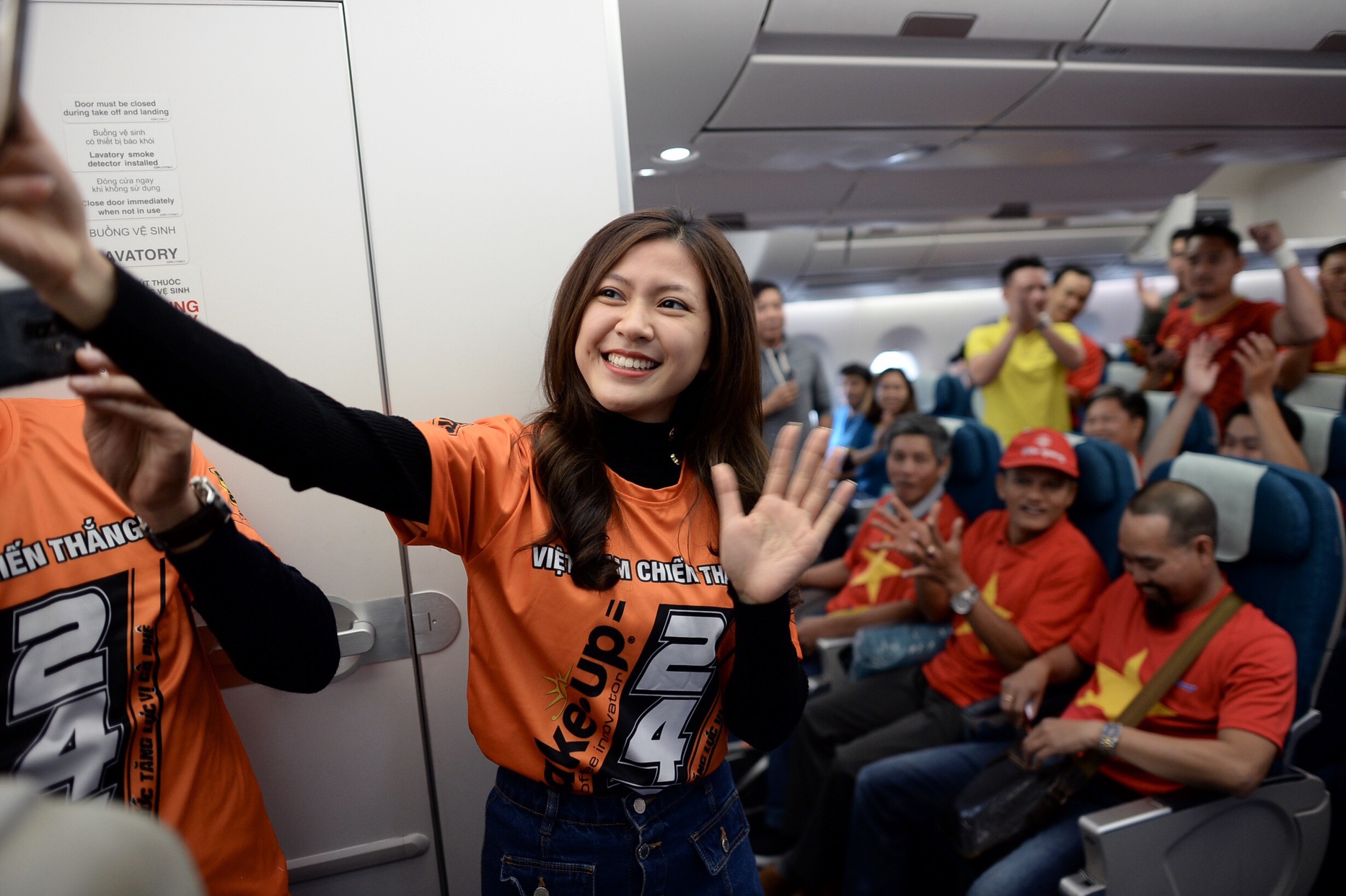 co dong vien len duong xem tran tu ket Asian Cup anh 11